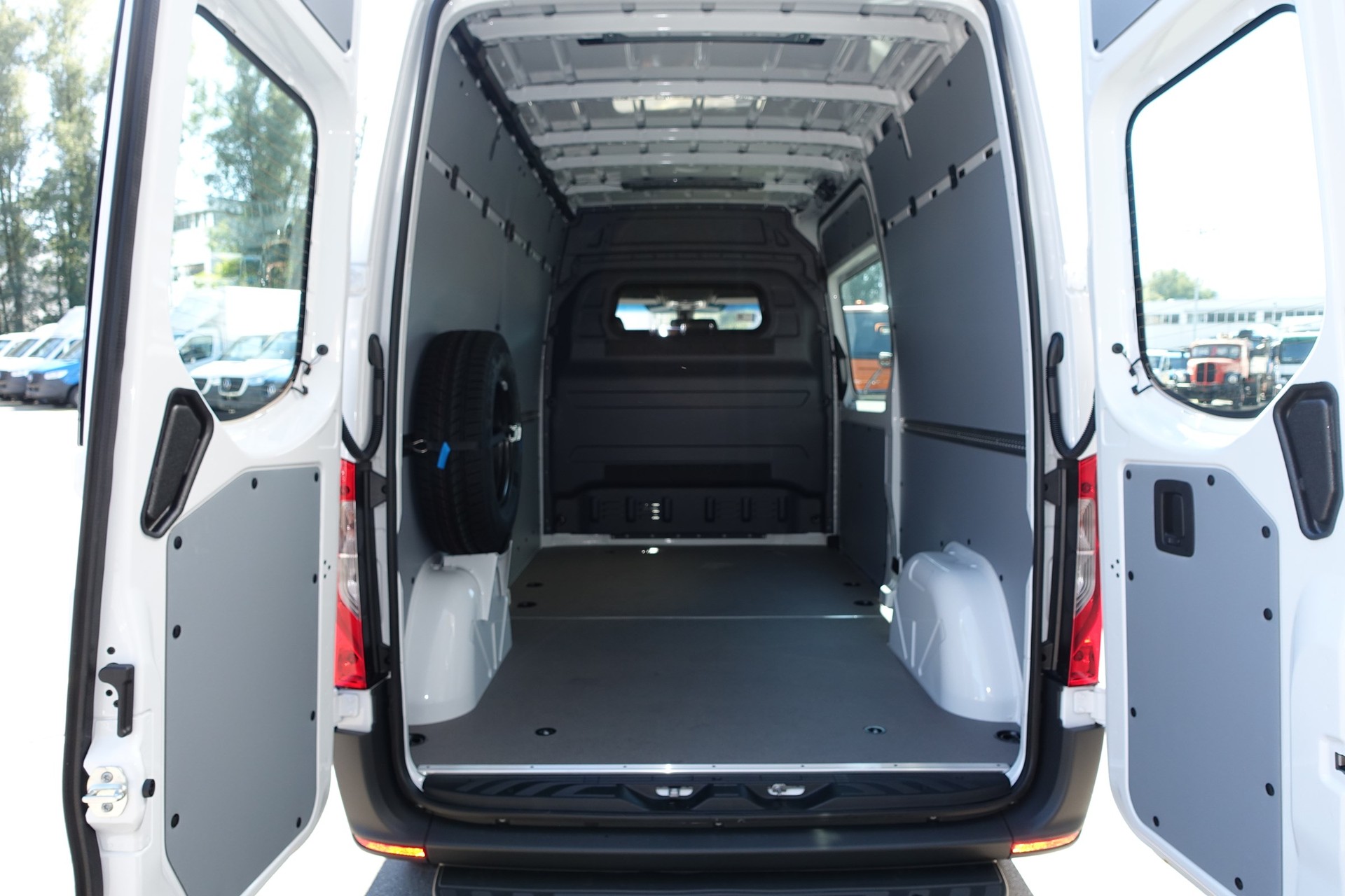 MERCEDES-BENZ eSprinter 312 47kWh Standard-image-5