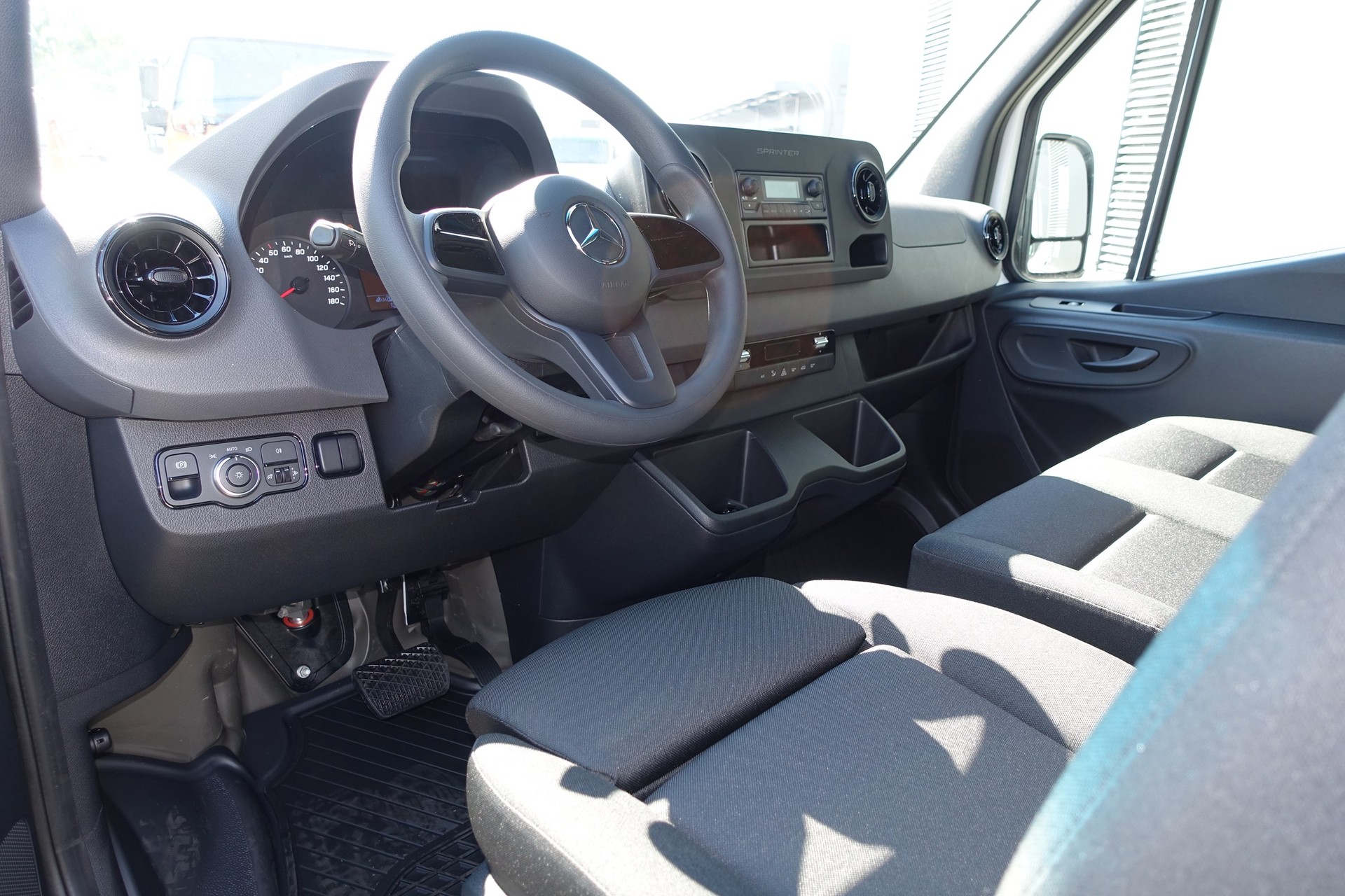 MERCEDES-BENZ eSprinter 312 47kWh Standard-image-6