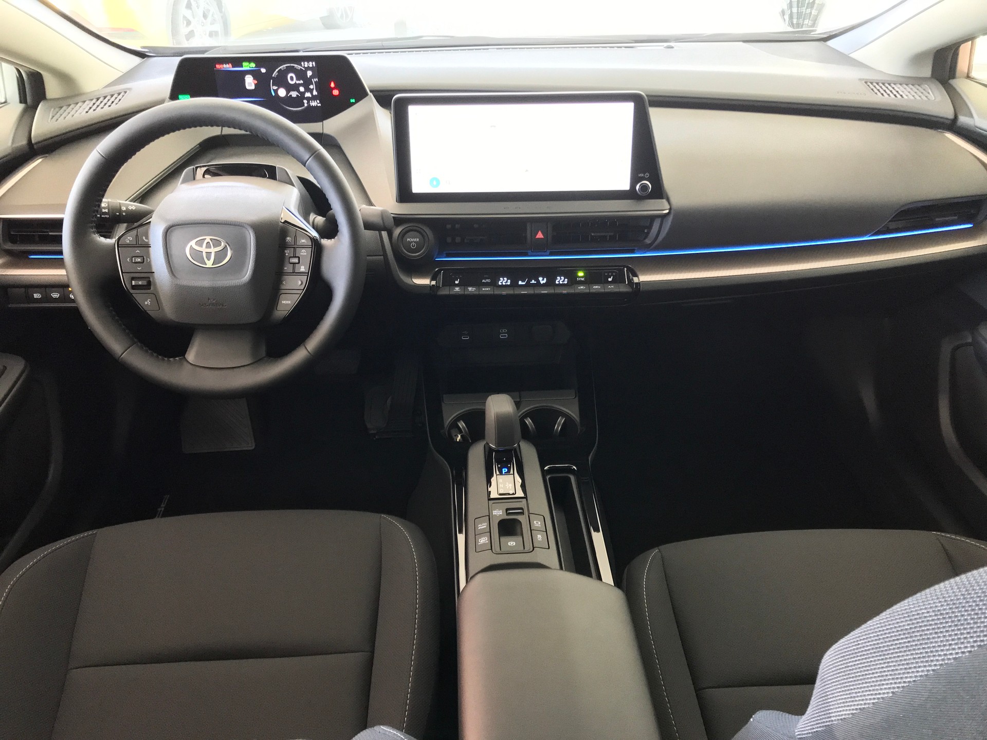 TOYOTA Prius 2.0 VVT-i Plug-in Hybrid Style-image-9