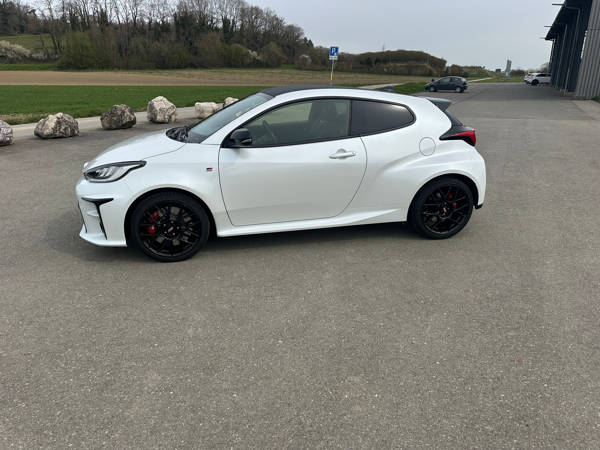 TOYOTA Yaris 1.6 GR Sport-image-1