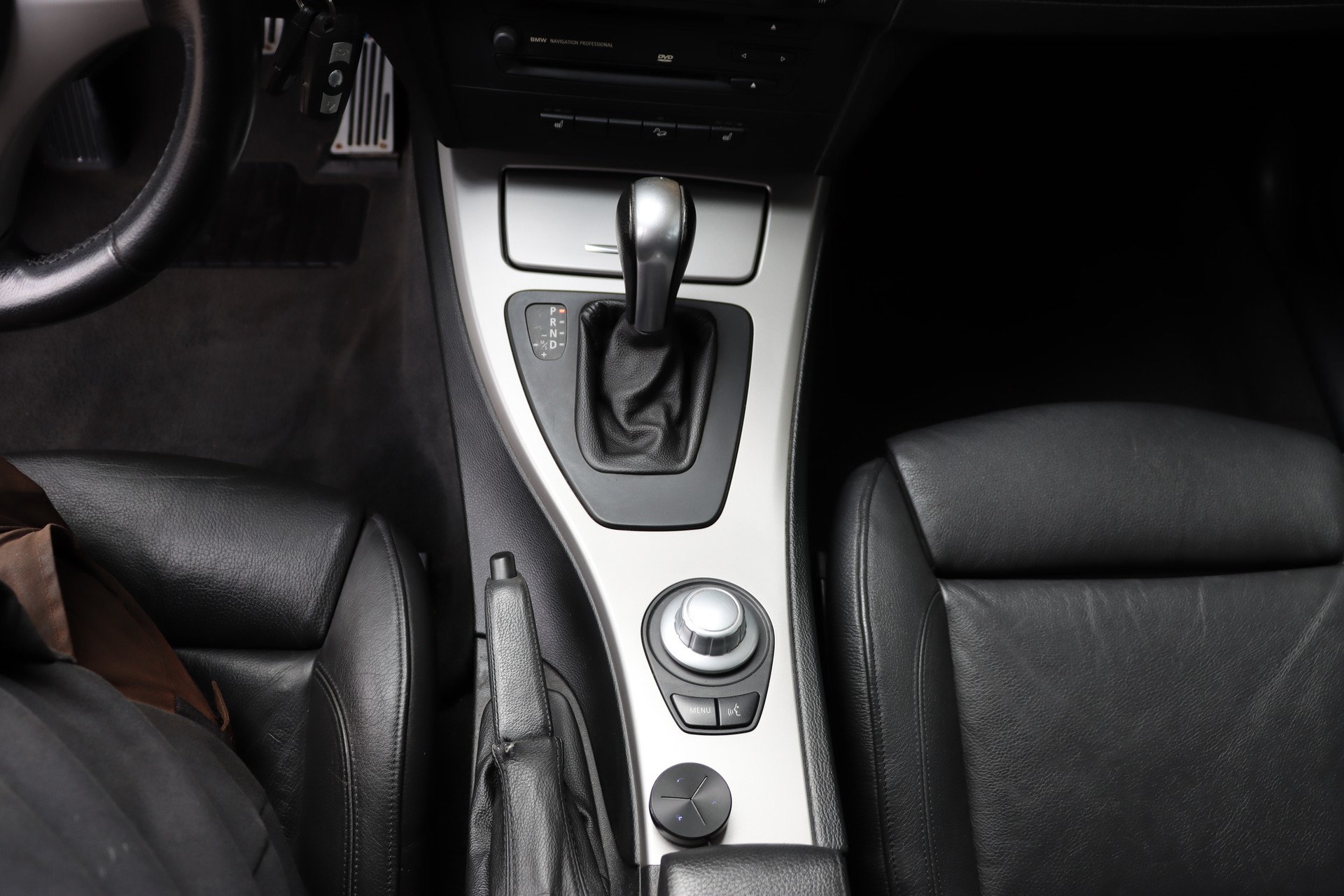 BMW 330xi-image-16