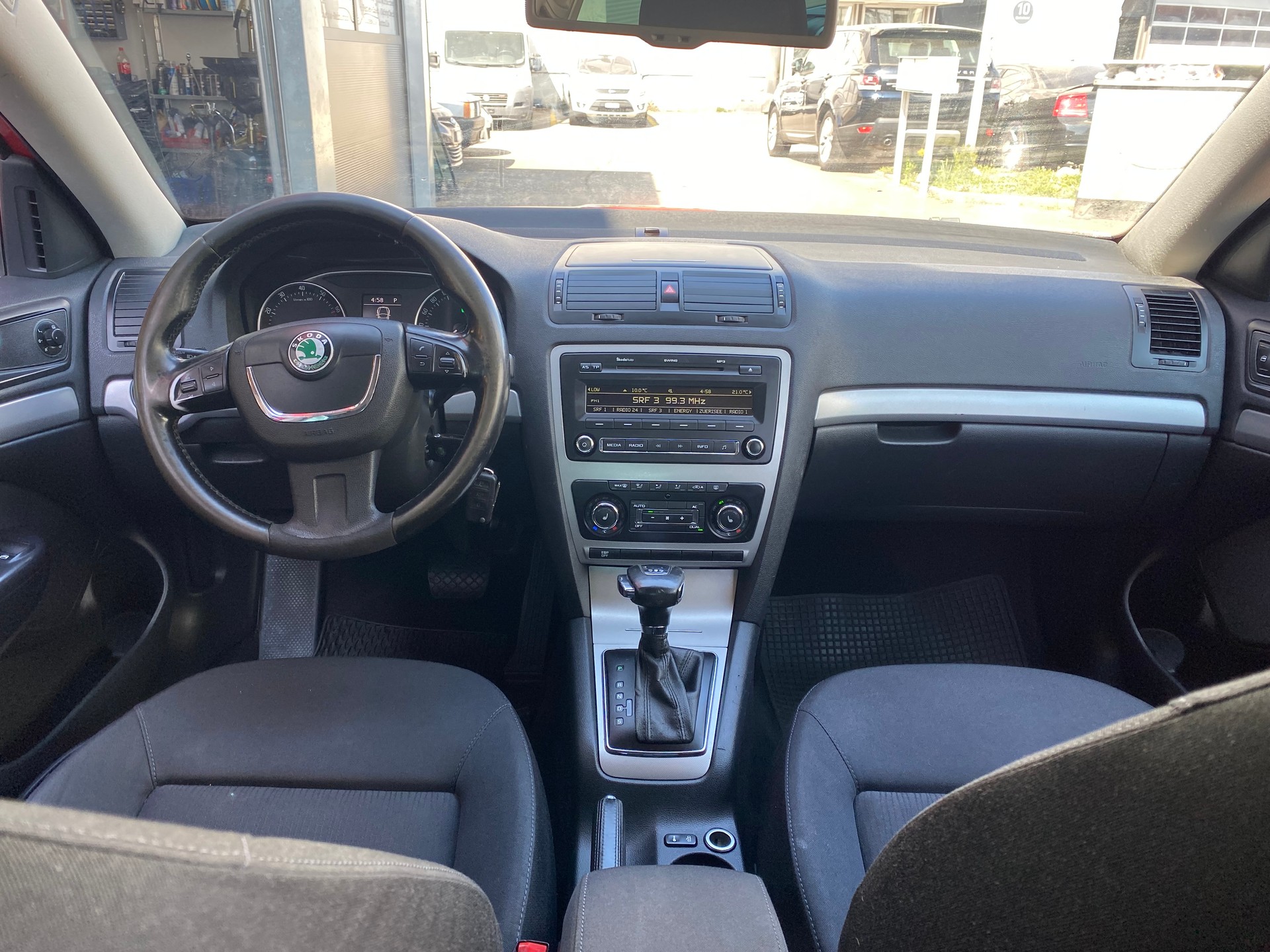 SKODA Octavia 1.4 TSI Ambiente DSG-image-8