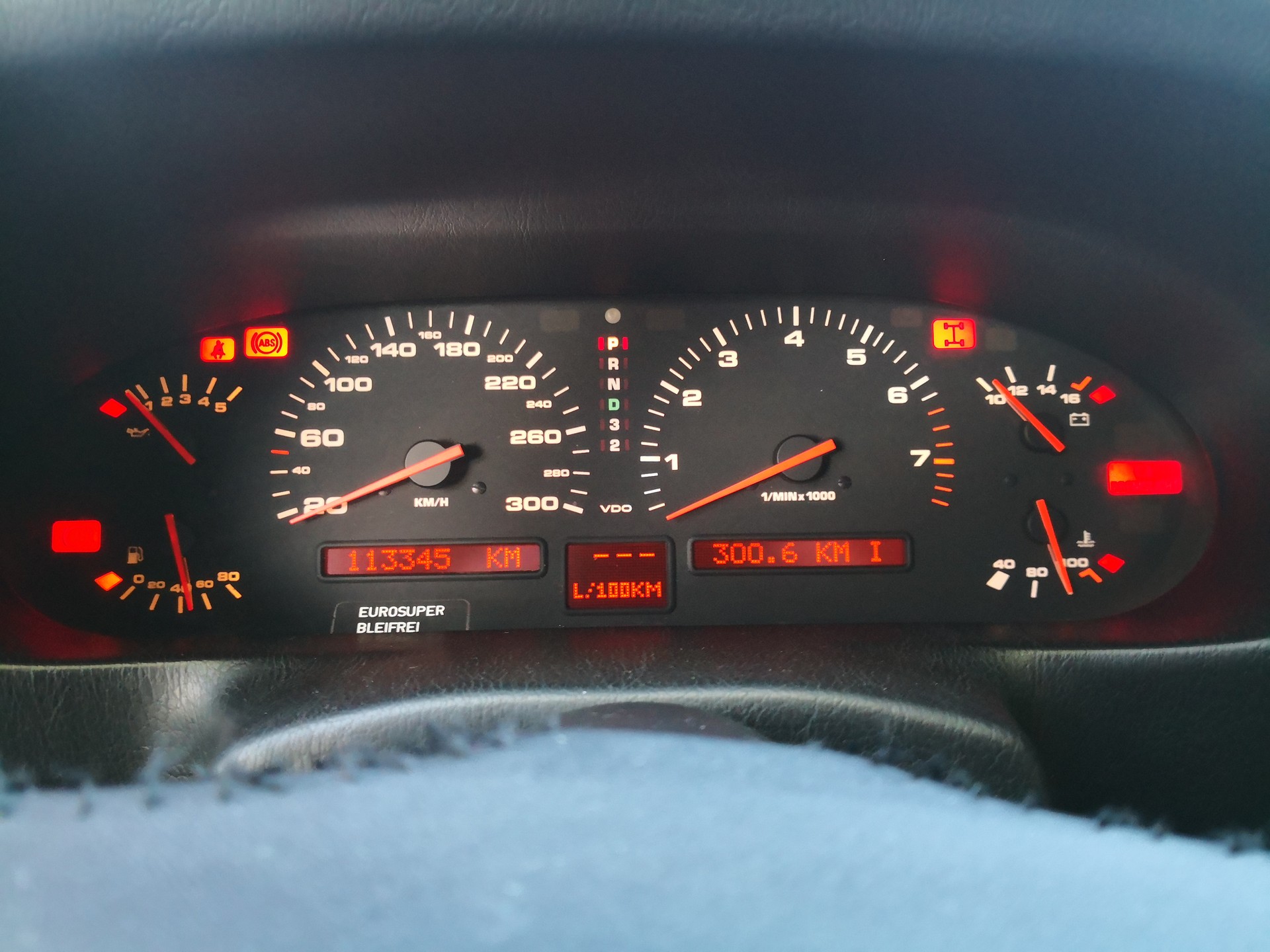 PORSCHE 928 S4-image-4