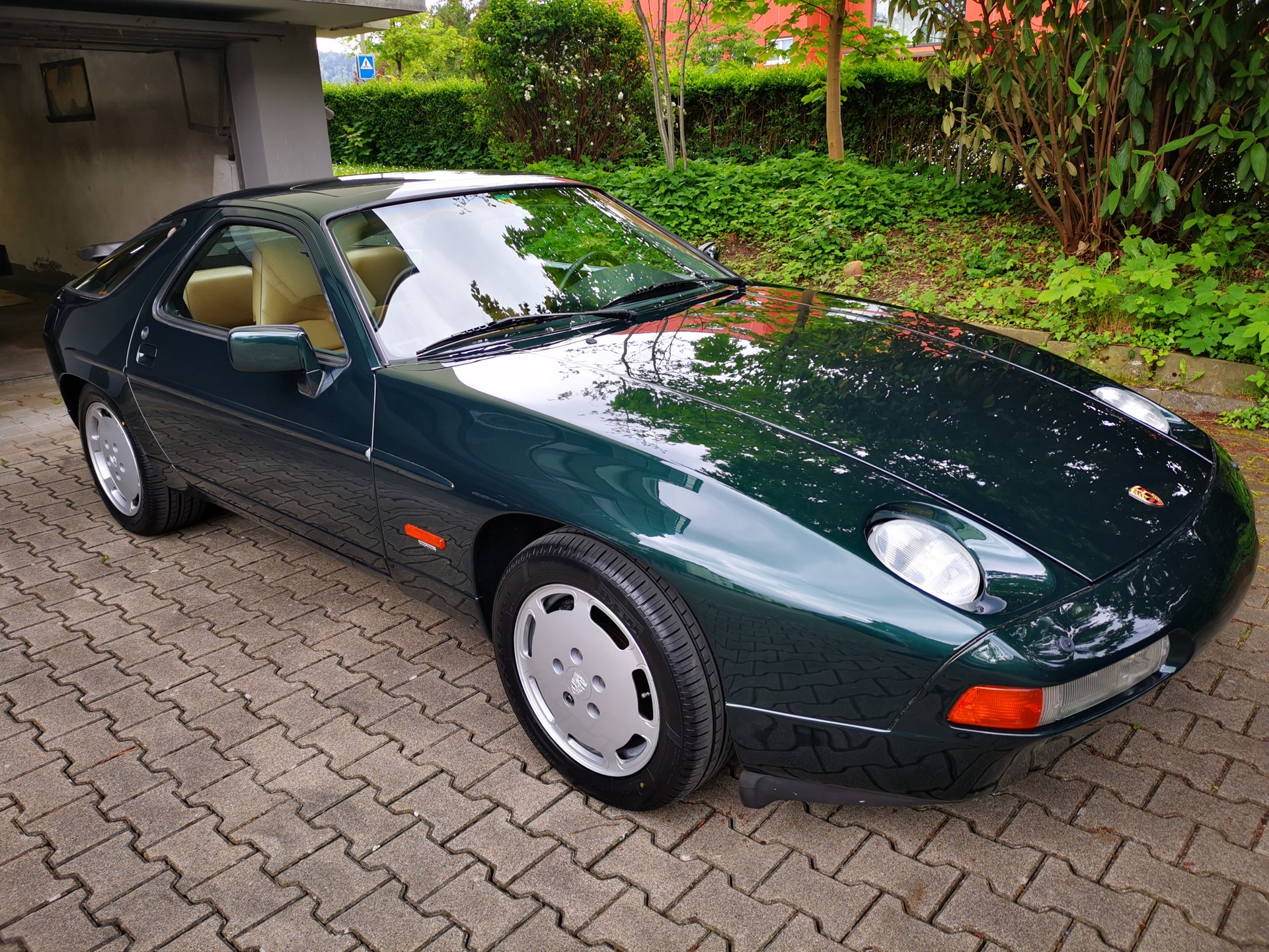 PORSCHE 928 S4-image-0