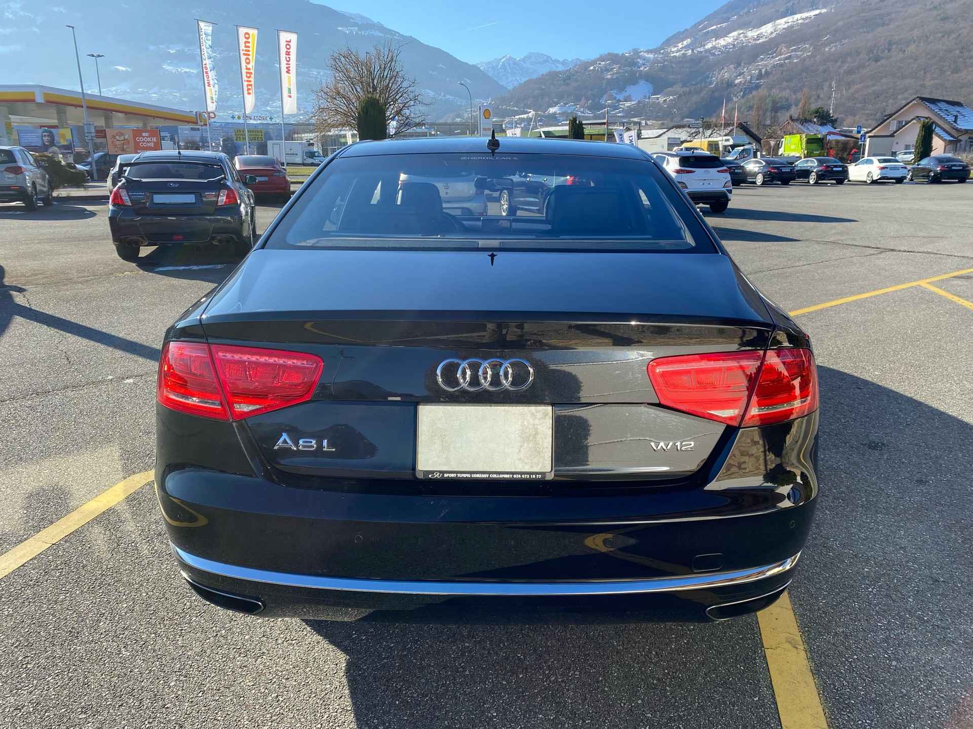 AUDI A8 L 6.3 FSI W12 quattro-image-3