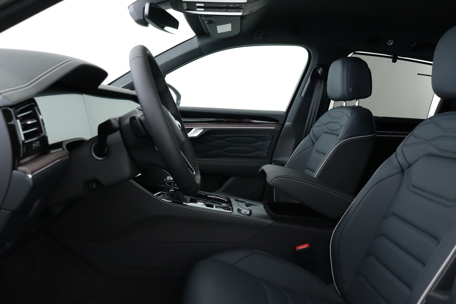 VW Touareg 3.0 TDI Elegance Tiptronic-image-13