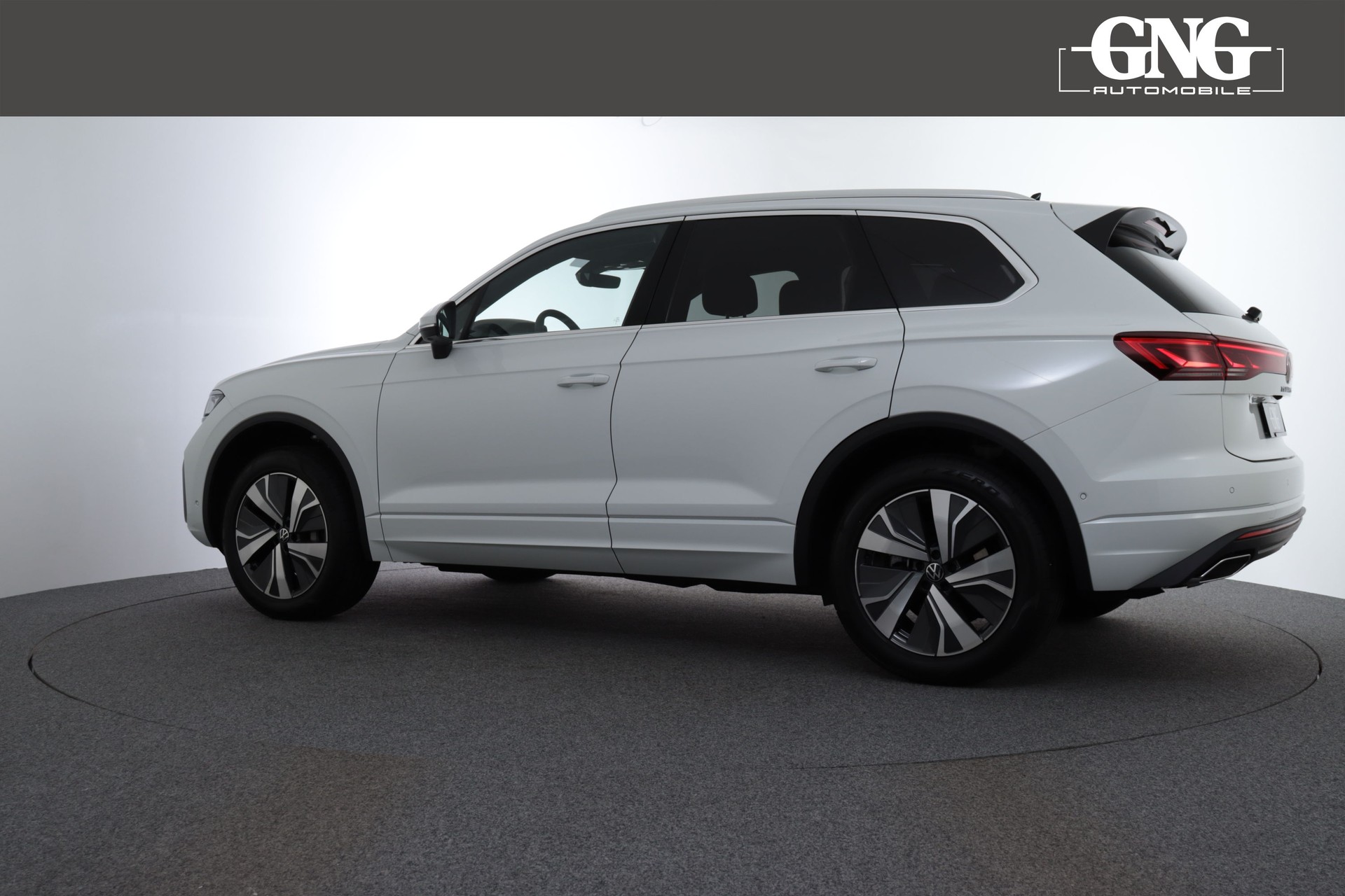 VW Touareg 3.0 TDI Elegance Tiptronic-image-3