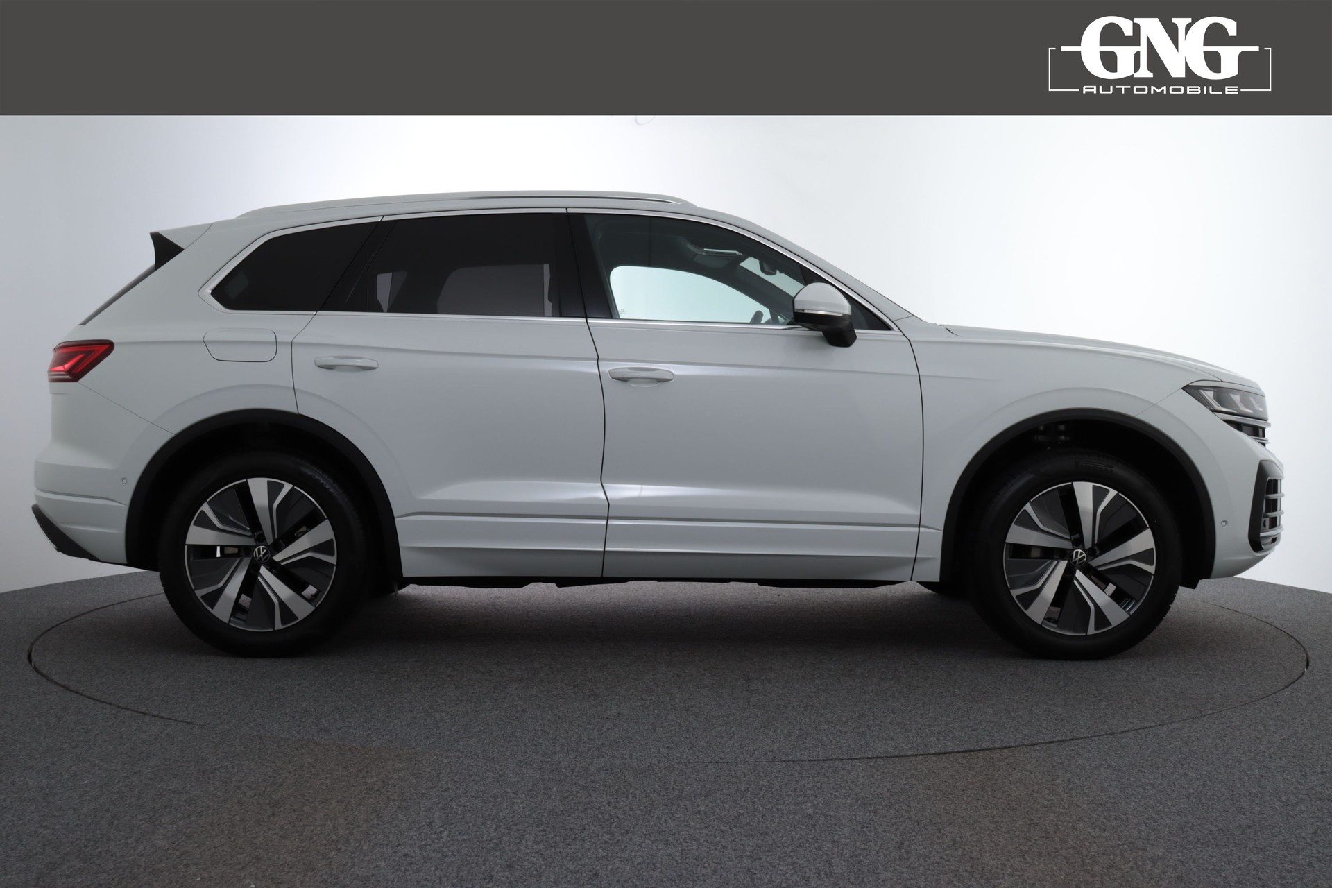 VW Touareg 3.0 TDI Elegance Tiptronic-image-8
