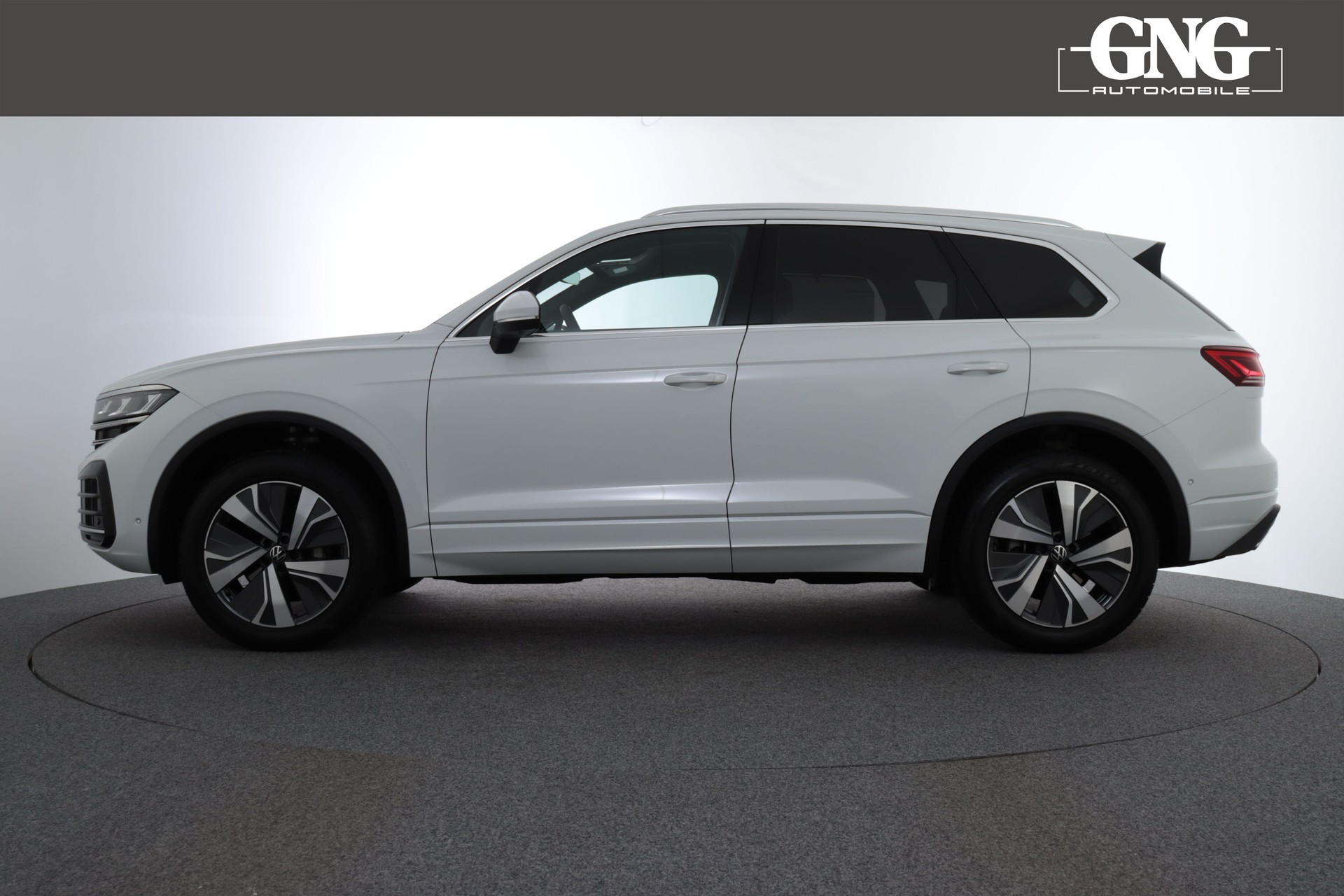 VW Touareg 3.0 TDI Elegance Tiptronic-image-2