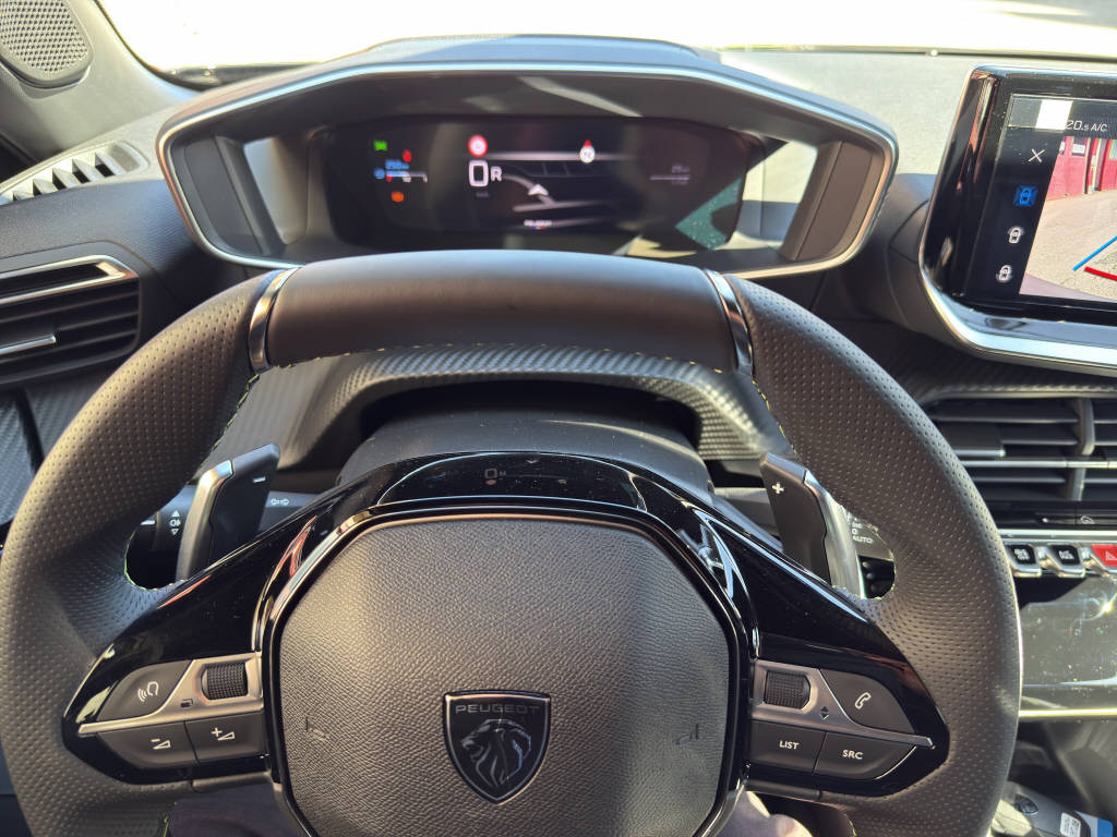 PEUGEOT 2008 Hybrid 145 e-DCS6 GT-image-13