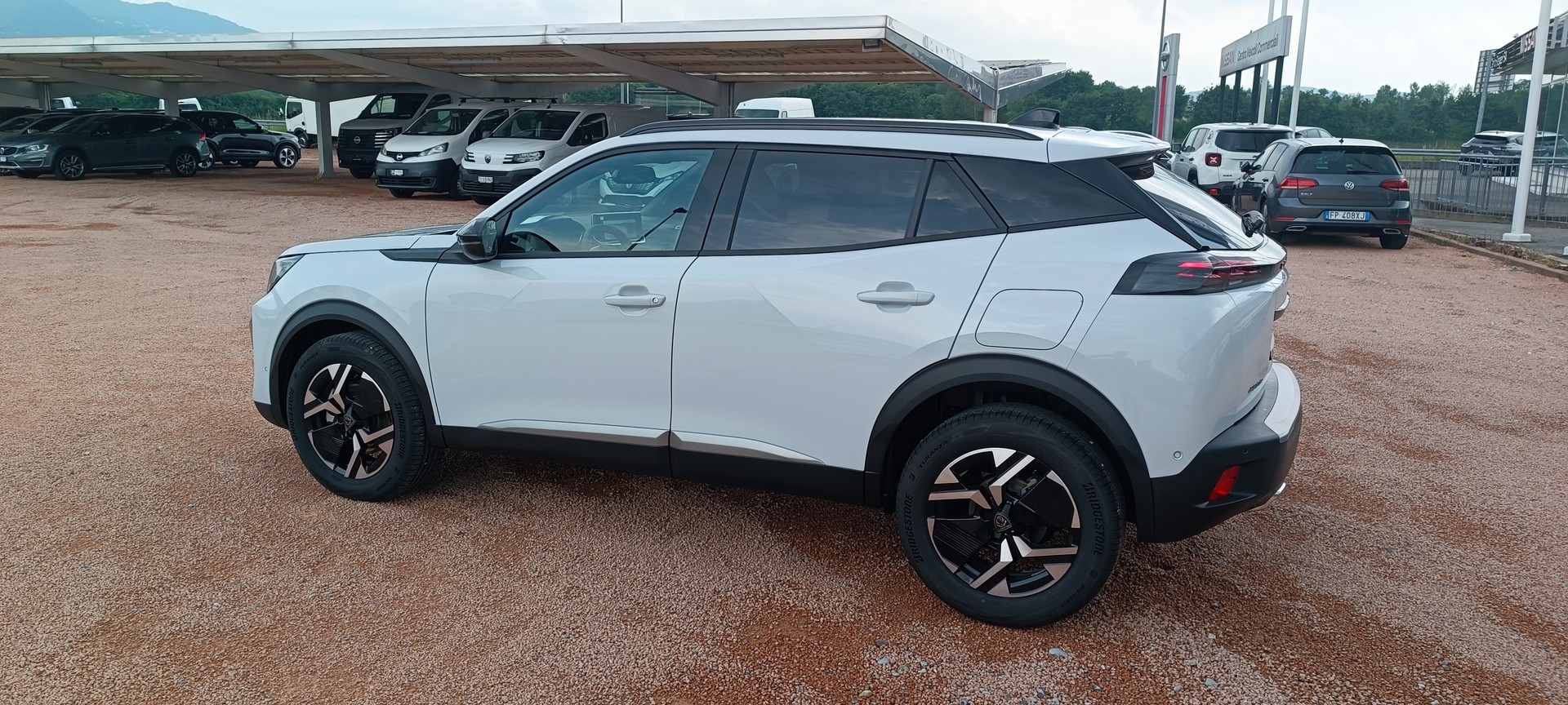 PEUGEOT 2008 1.2 145 MHEV Allure Premium-image-7