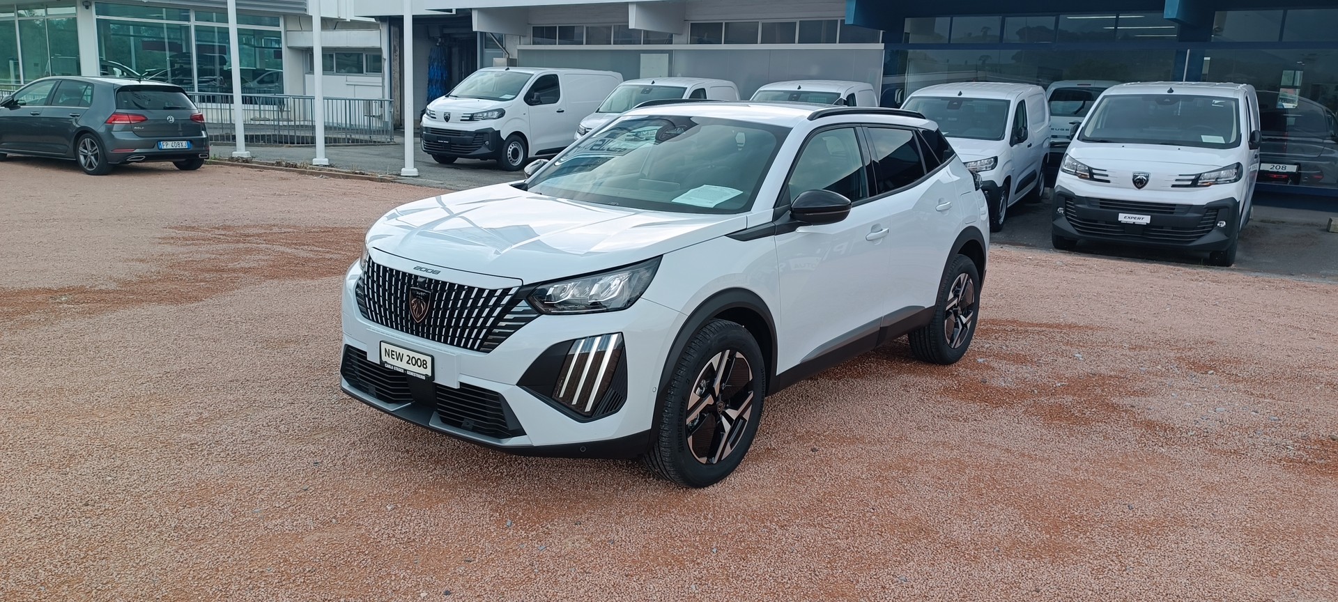 PEUGEOT 2008 1.2 145 MHEV Allure Premium-image-9