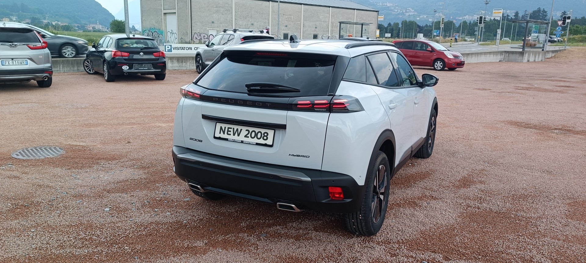 PEUGEOT 2008 1.2 145 MHEV Allure Premium-image-4