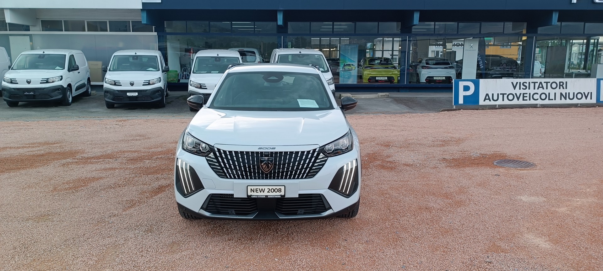 PEUGEOT 2008 1.2 145 MHEV Allure Premium-image-1
