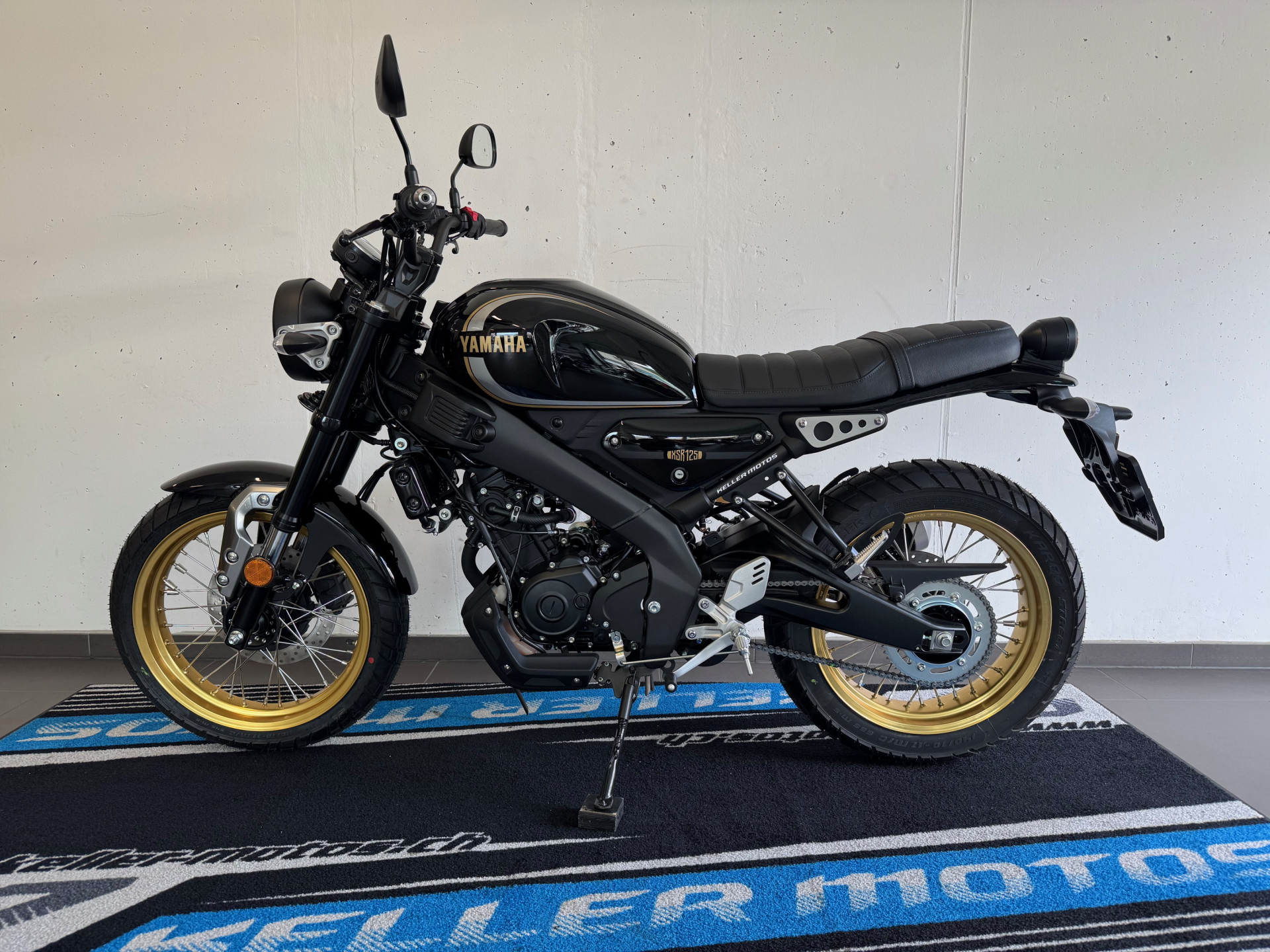 YAMAHA XSR 125 Legacy-showroom-element-2
