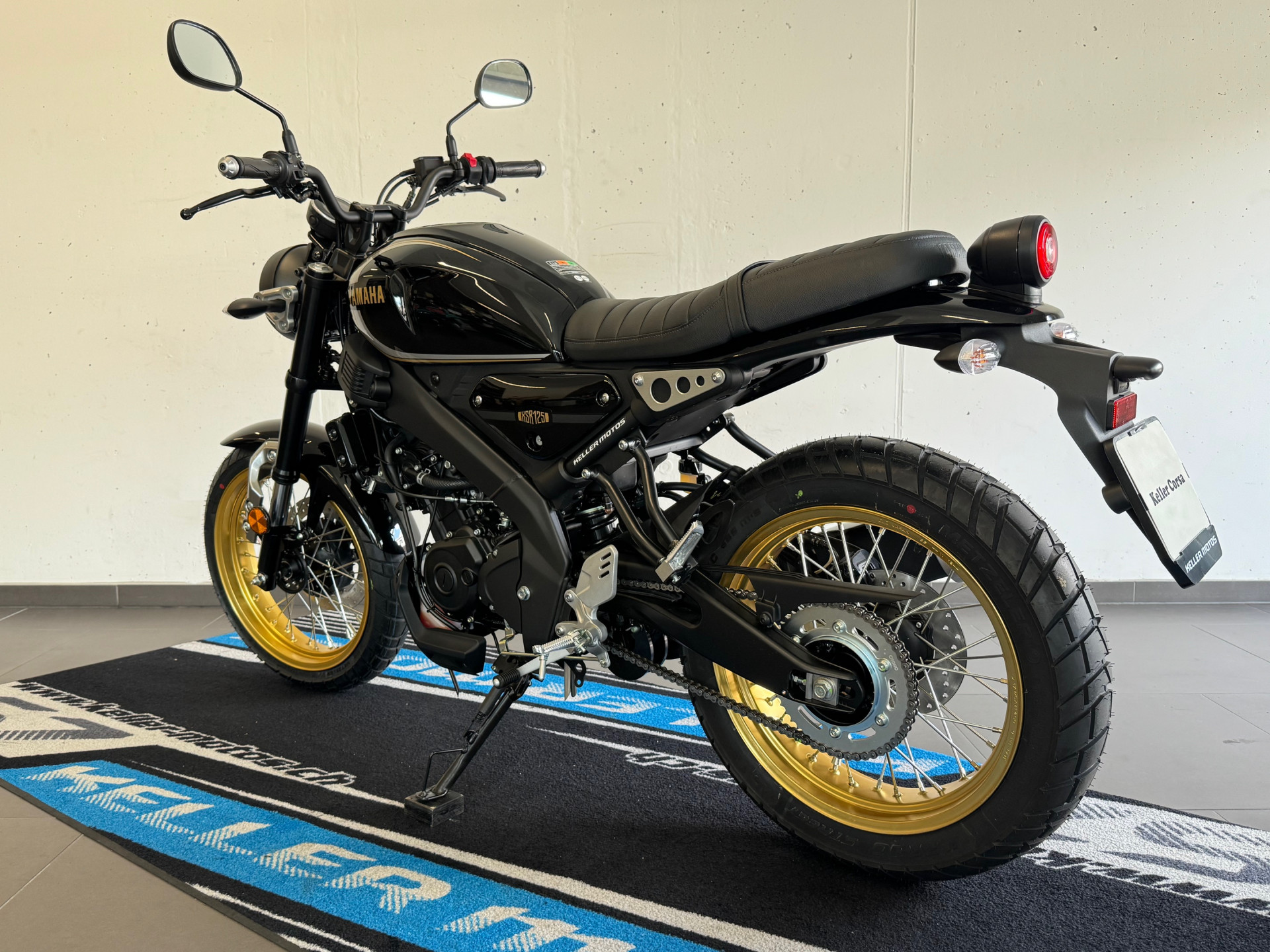 YAMAHA XSR 125 Legacy-showroom-element-3
