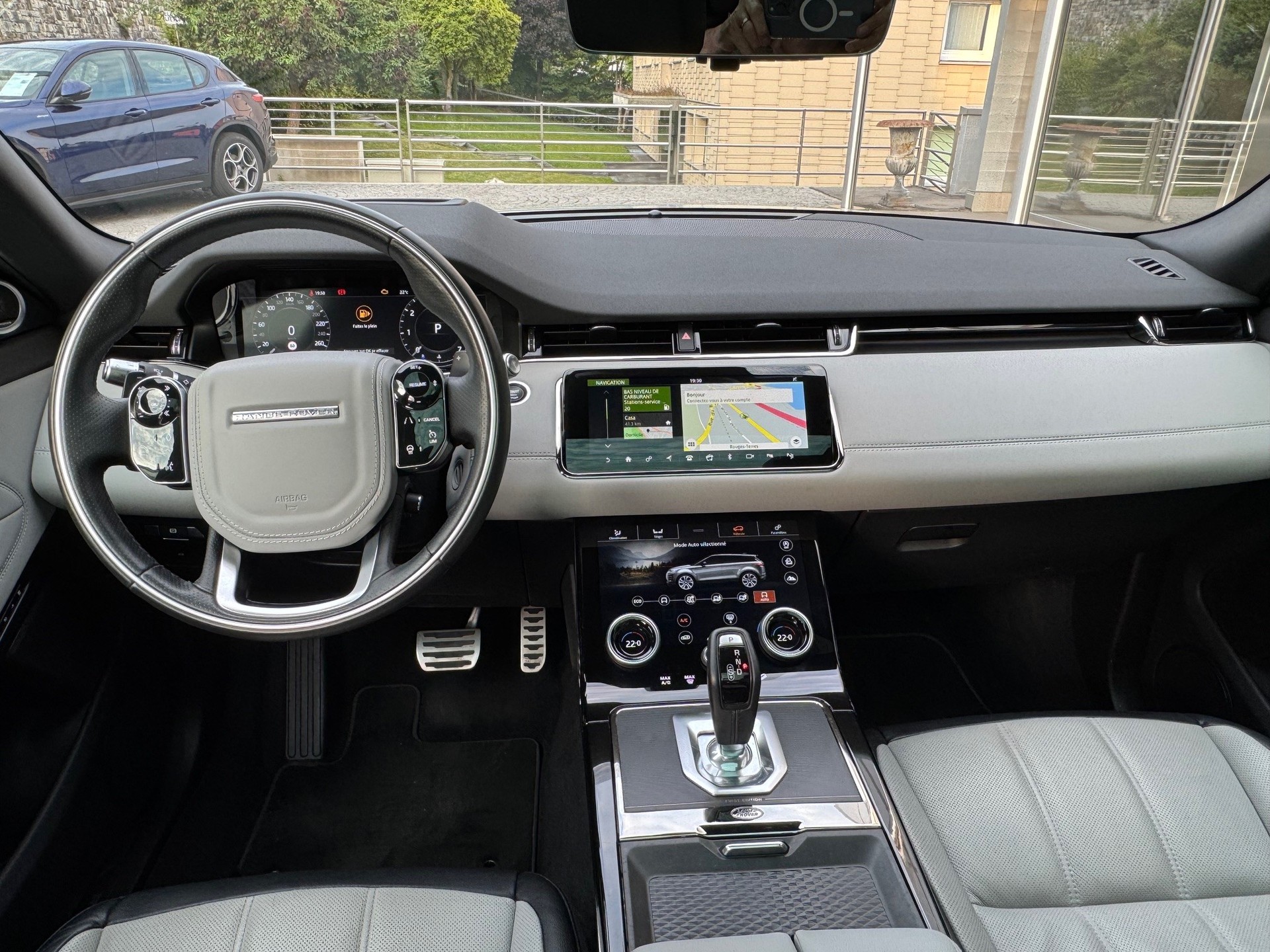 LAND ROVER Evoque R-Dynamic First Edition P 250 HSE-image-7