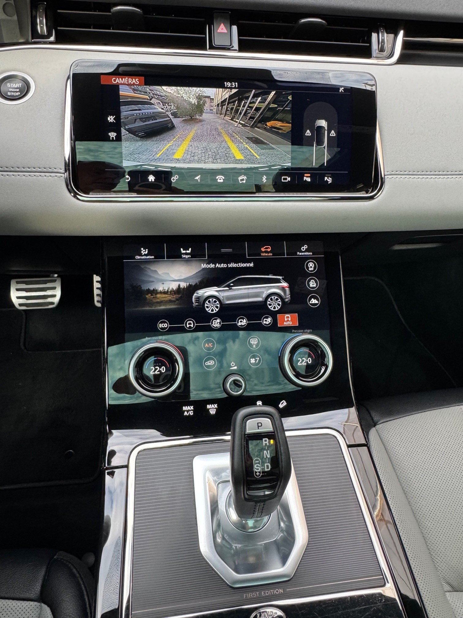 LAND ROVER Evoque R-Dynamic First Edition P 250 HSE-image-8