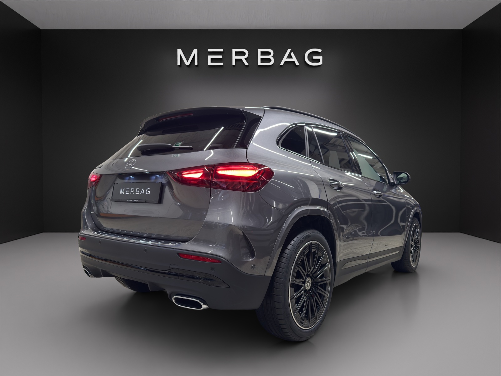 MERCEDES-BENZ GLA 200 7G-DCT "Night Star"-image-2