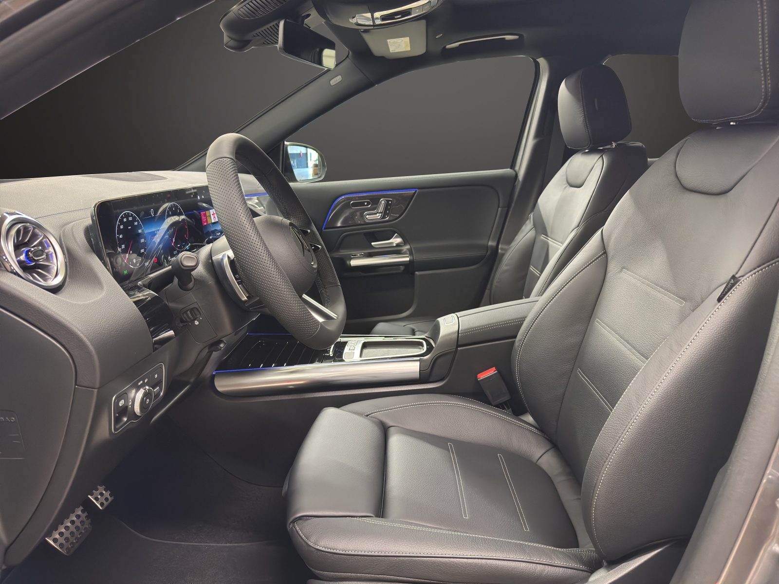 MERCEDES-BENZ GLA 200 7G-DCT "Night Star"-image-9