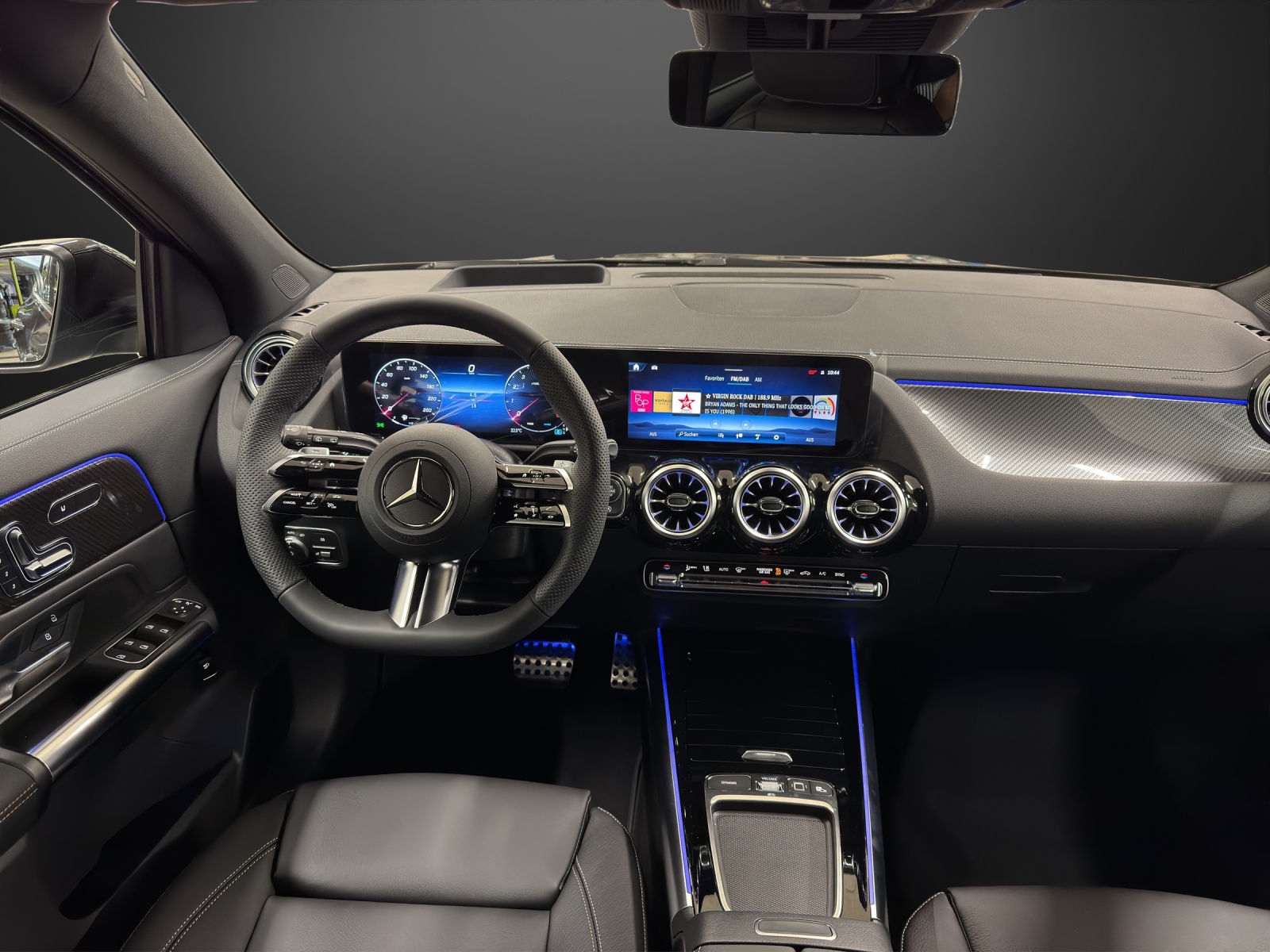 MERCEDES-BENZ GLA 200 7G-DCT "Night Star"-image-10