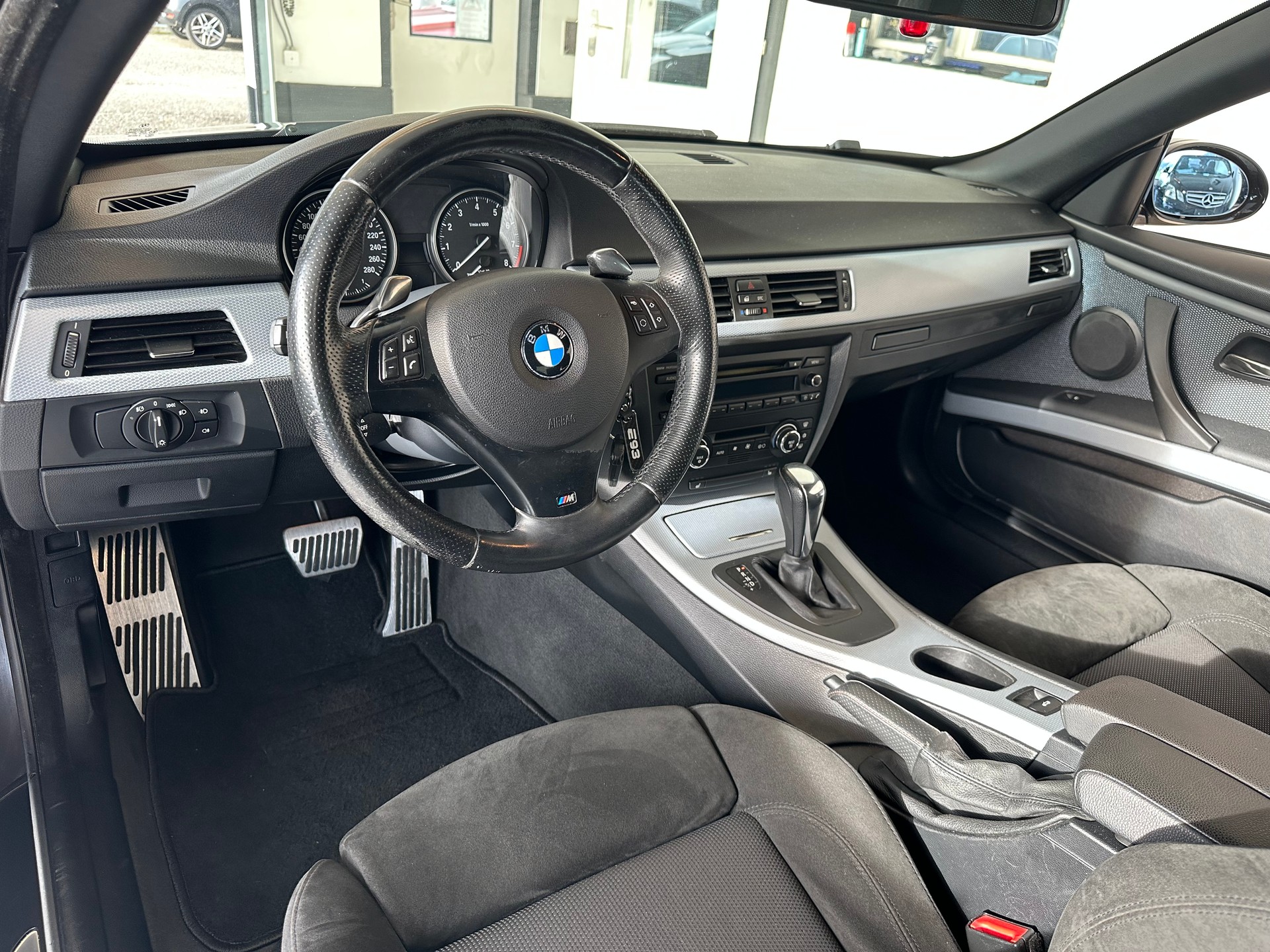 BMW 325i Cabriolet Steptronic-image-8