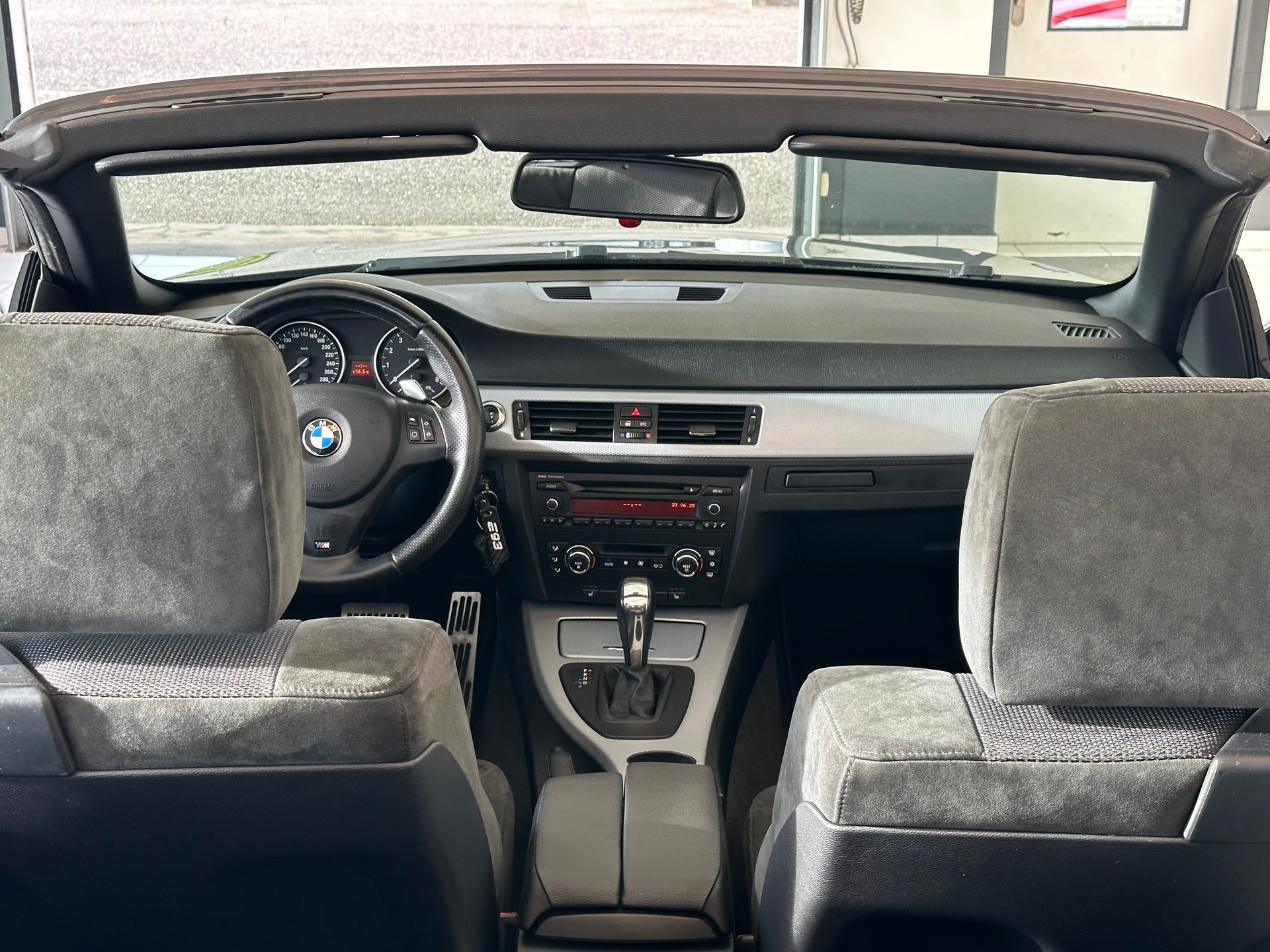 BMW 325i Cabriolet Steptronic-image-10