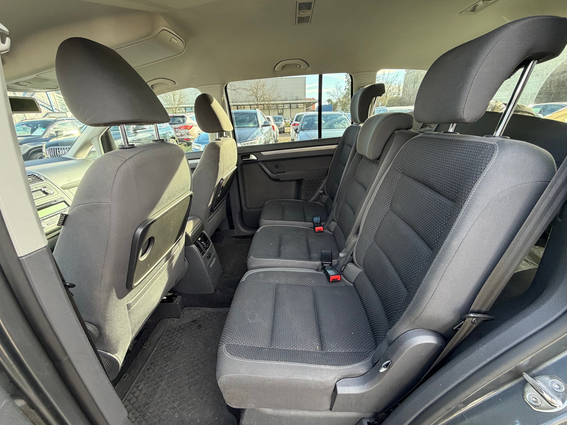 VW Touran 2.0 TDI Comfortline-image-9