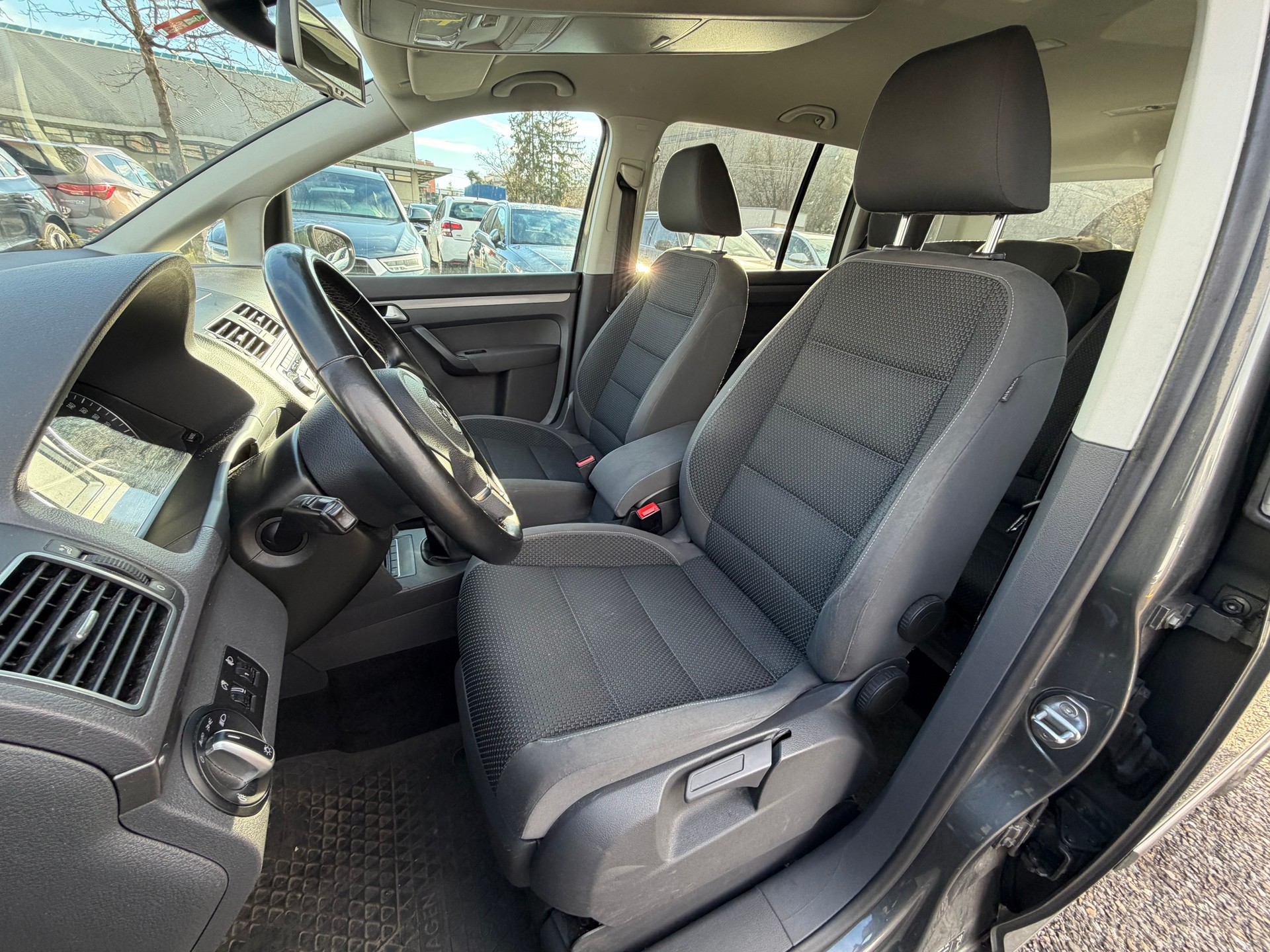 VW Touran 2.0 TDI Comfortline-image-8