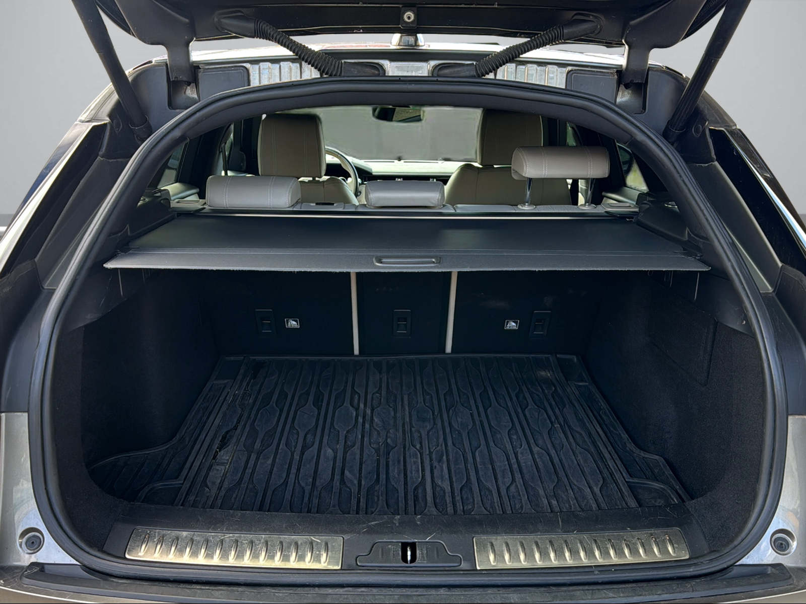LAND ROVER Range Rover Velar R-Dynamic D 300 Automatic-image-5