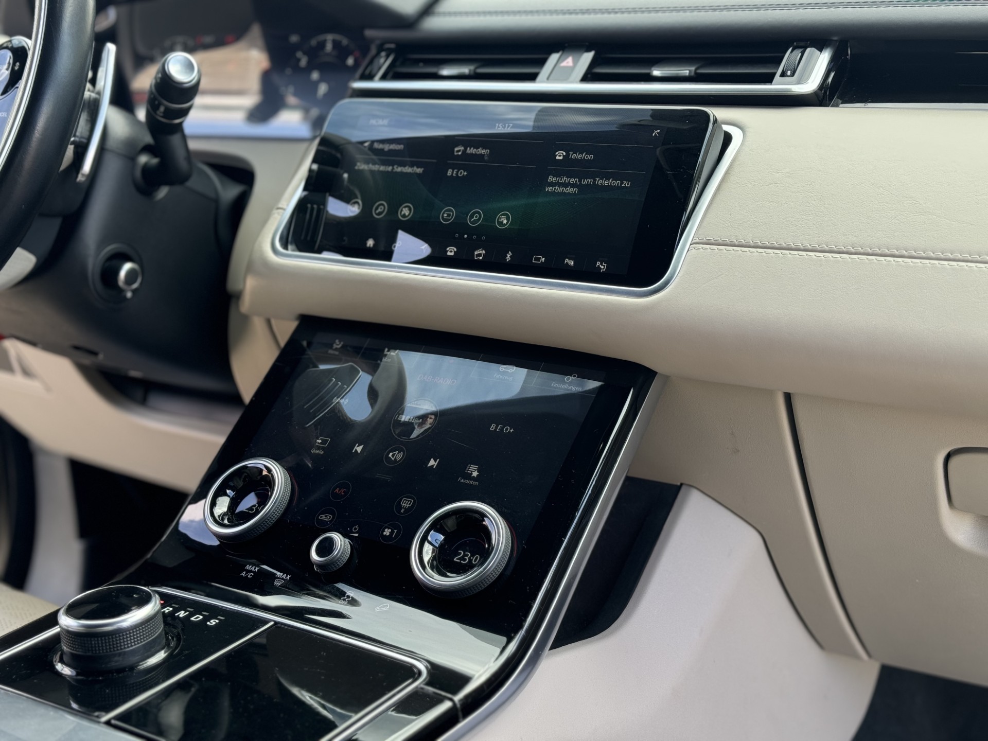 LAND ROVER Range Rover Velar R-Dynamic D 300 Automatic-image-14