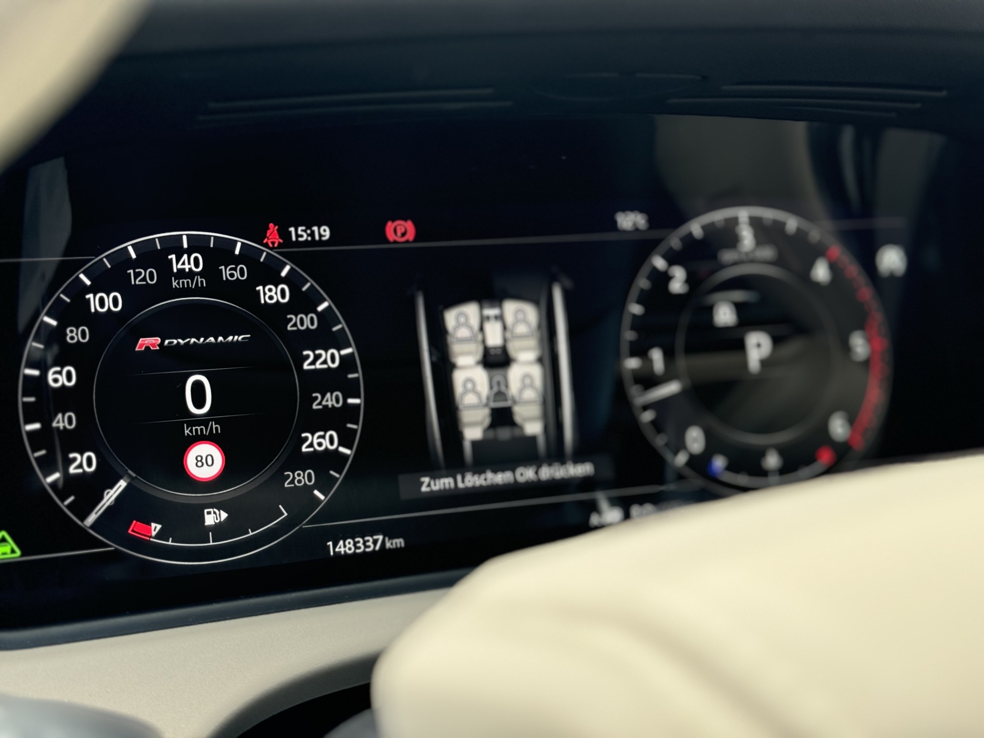 LAND ROVER Range Rover Velar R-Dynamic D 300 Automatic-image-16