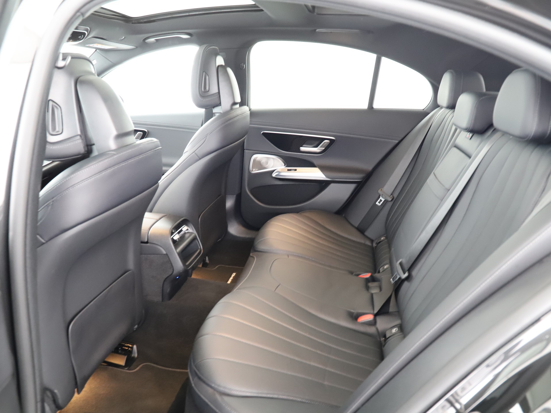 MERCEDES-BENZ E 200 9G-Tronic 4Matic-image-8