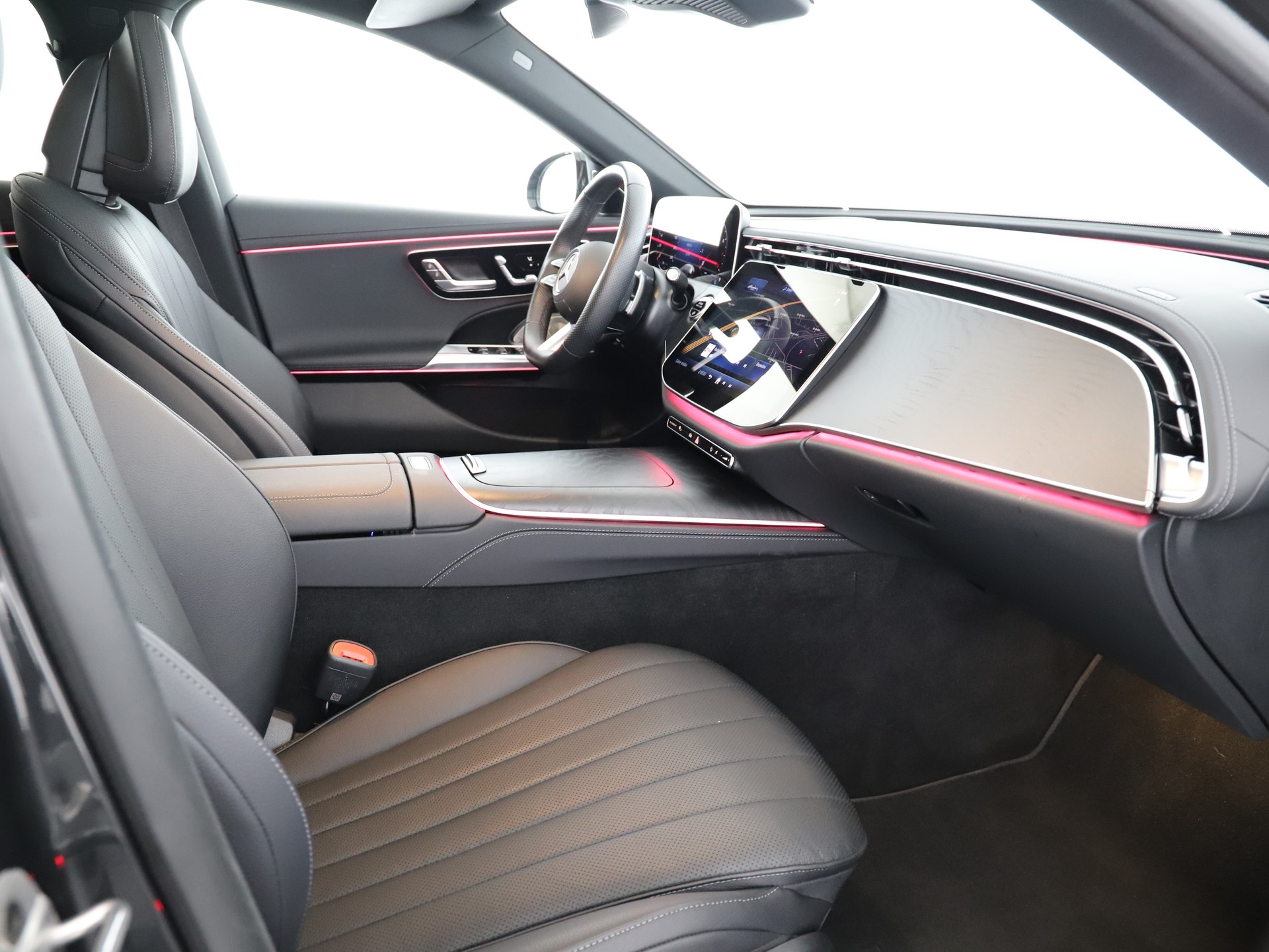 MERCEDES-BENZ E 200 9G-Tronic 4Matic-image-10