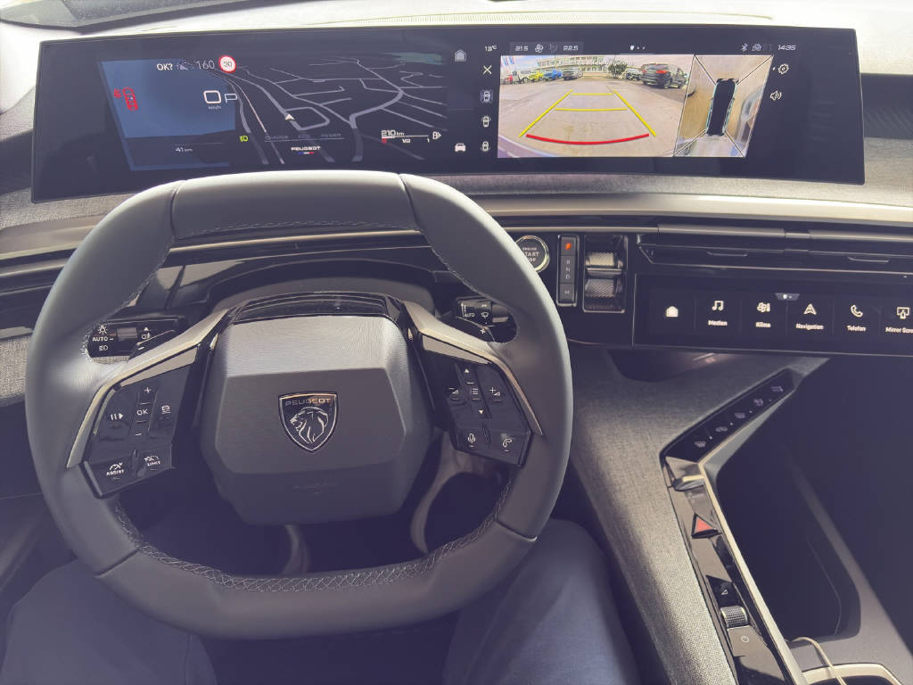 PEUGEOT 5008 1.2 Hybrid Allure Premium-image-5
