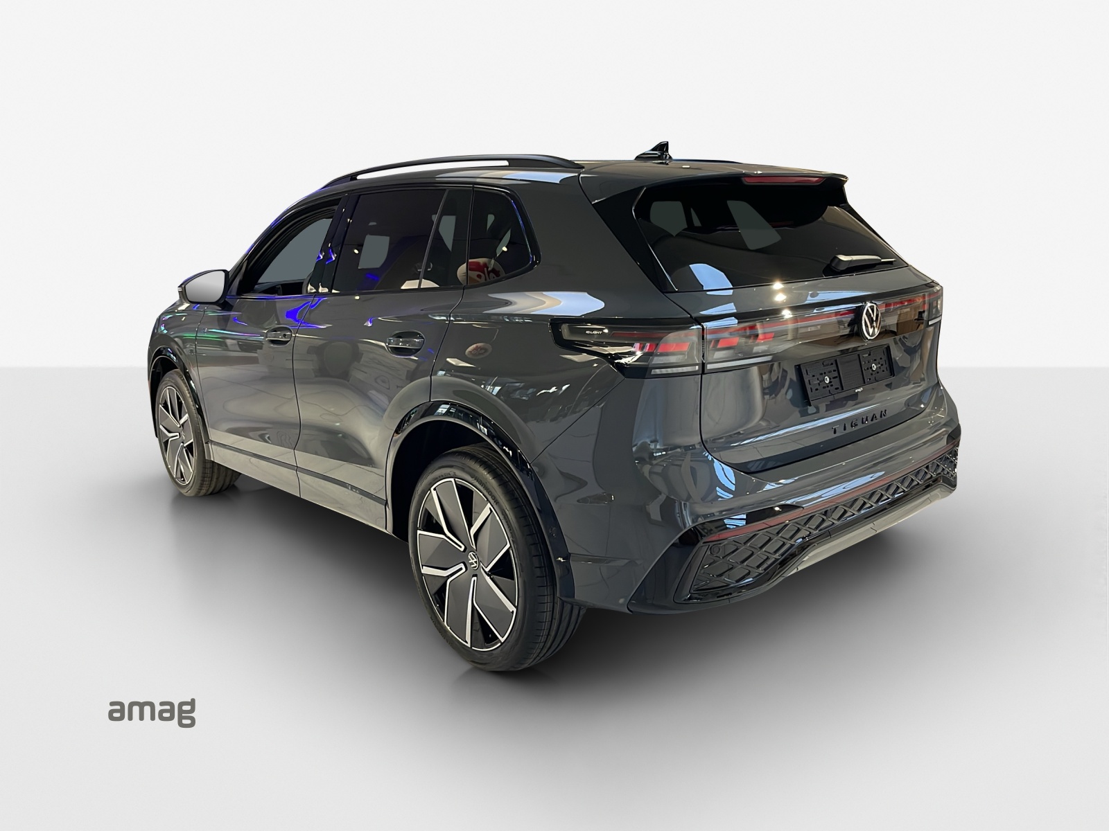 VW Tiguan 2.0 TSI DSG R-Line 4Motion-image-2