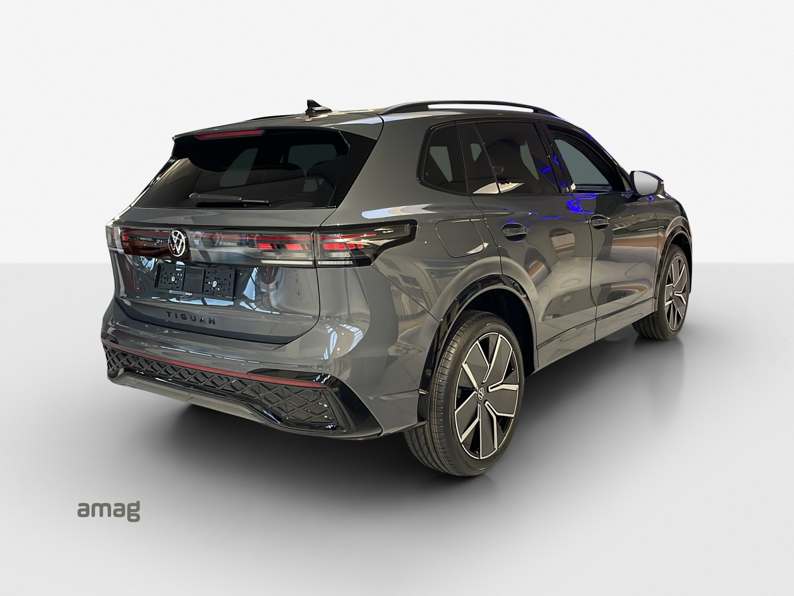 VW Tiguan 2.0 TSI DSG R-Line 4Motion-image-4