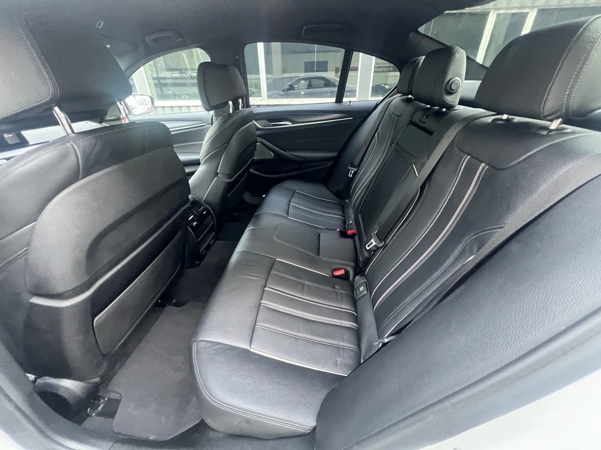 BMW 530e xDrive SAG M-SPORTCH FAHRZEUG AUS 1. HAND-image-10