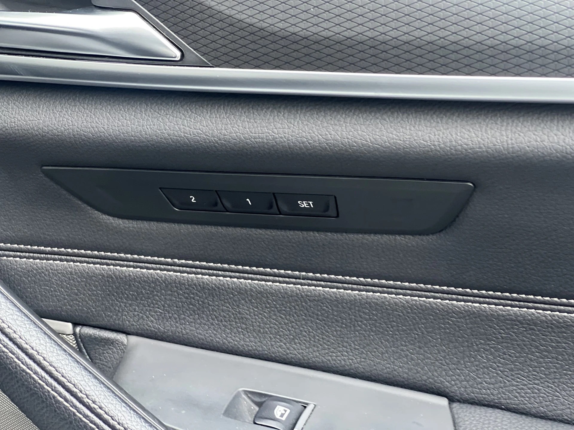 BMW 530e xDrive SAG M-SPORTCH FAHRZEUG AUS 1. HAND-image-13