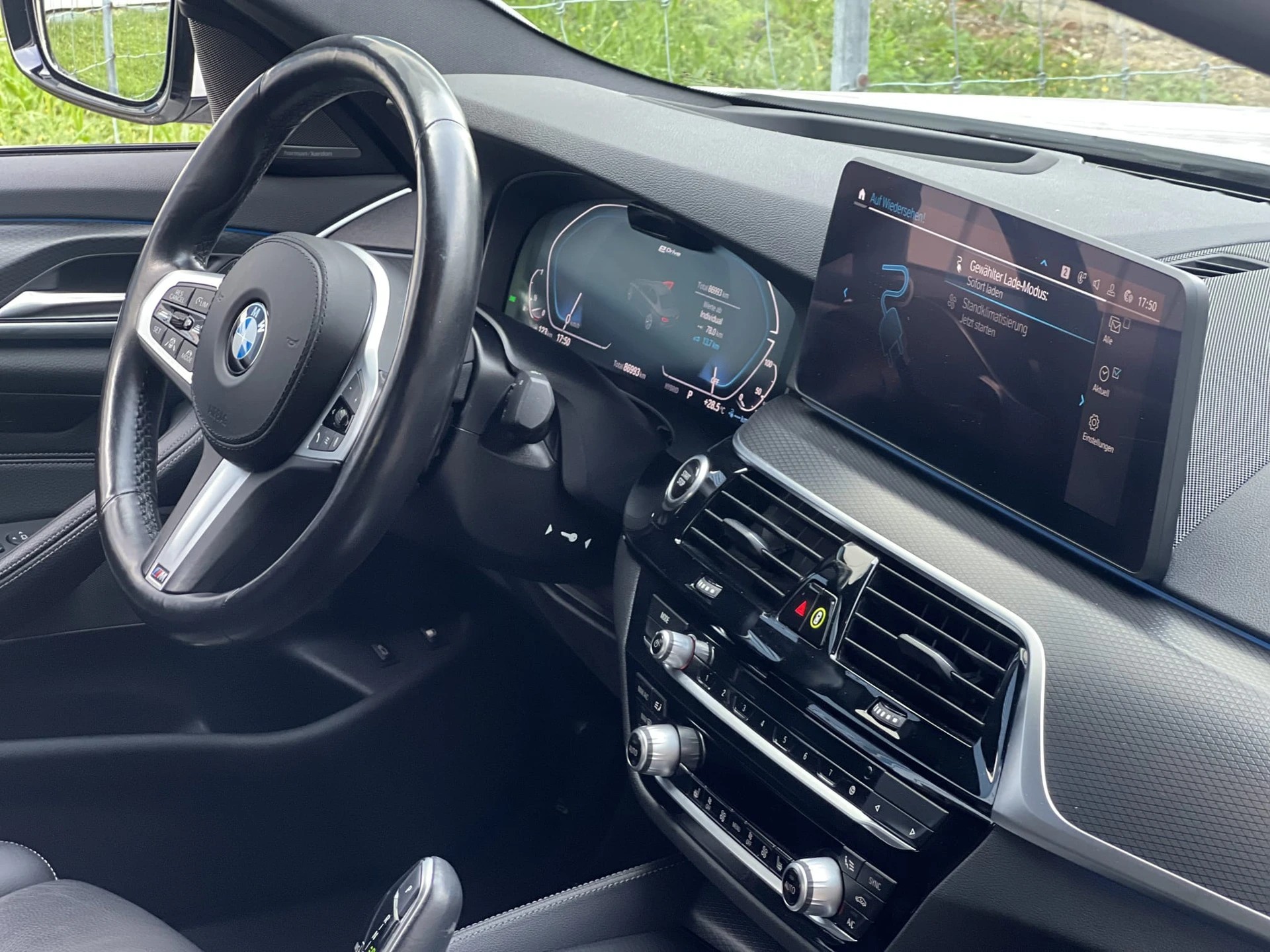 BMW 530e xDrive SAG M-SPORTCH FAHRZEUG AUS 1. HAND-image-16