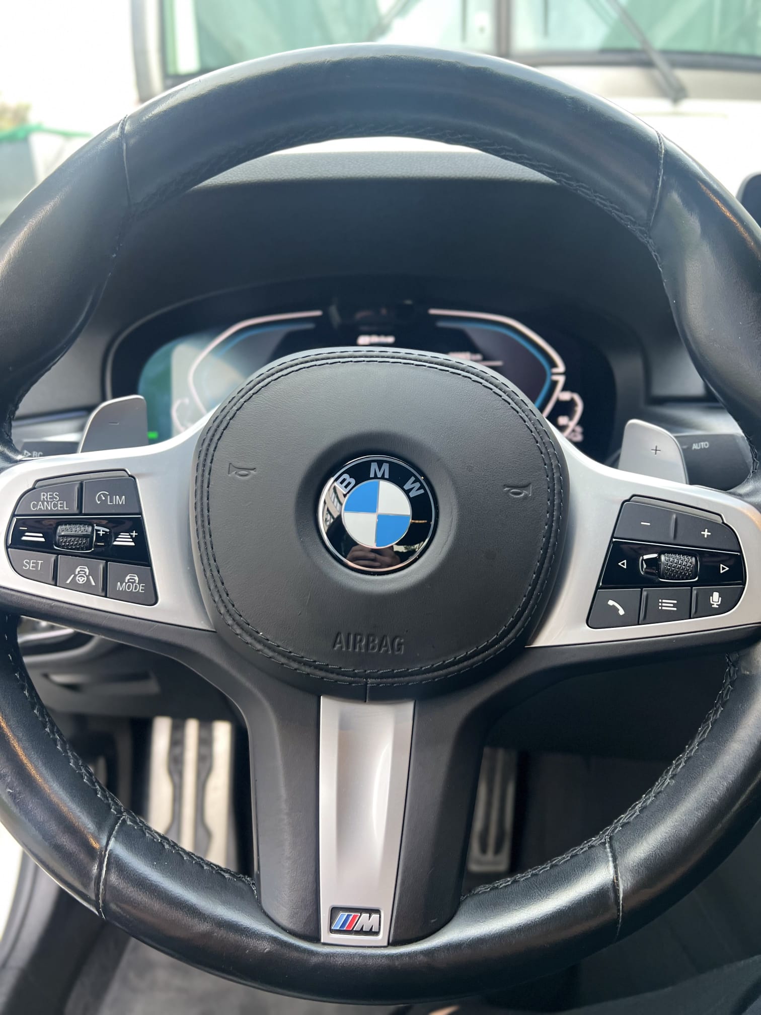 BMW 530e xDrive SAG M-SPORTCH FAHRZEUG AUS 1. HAND-image-18