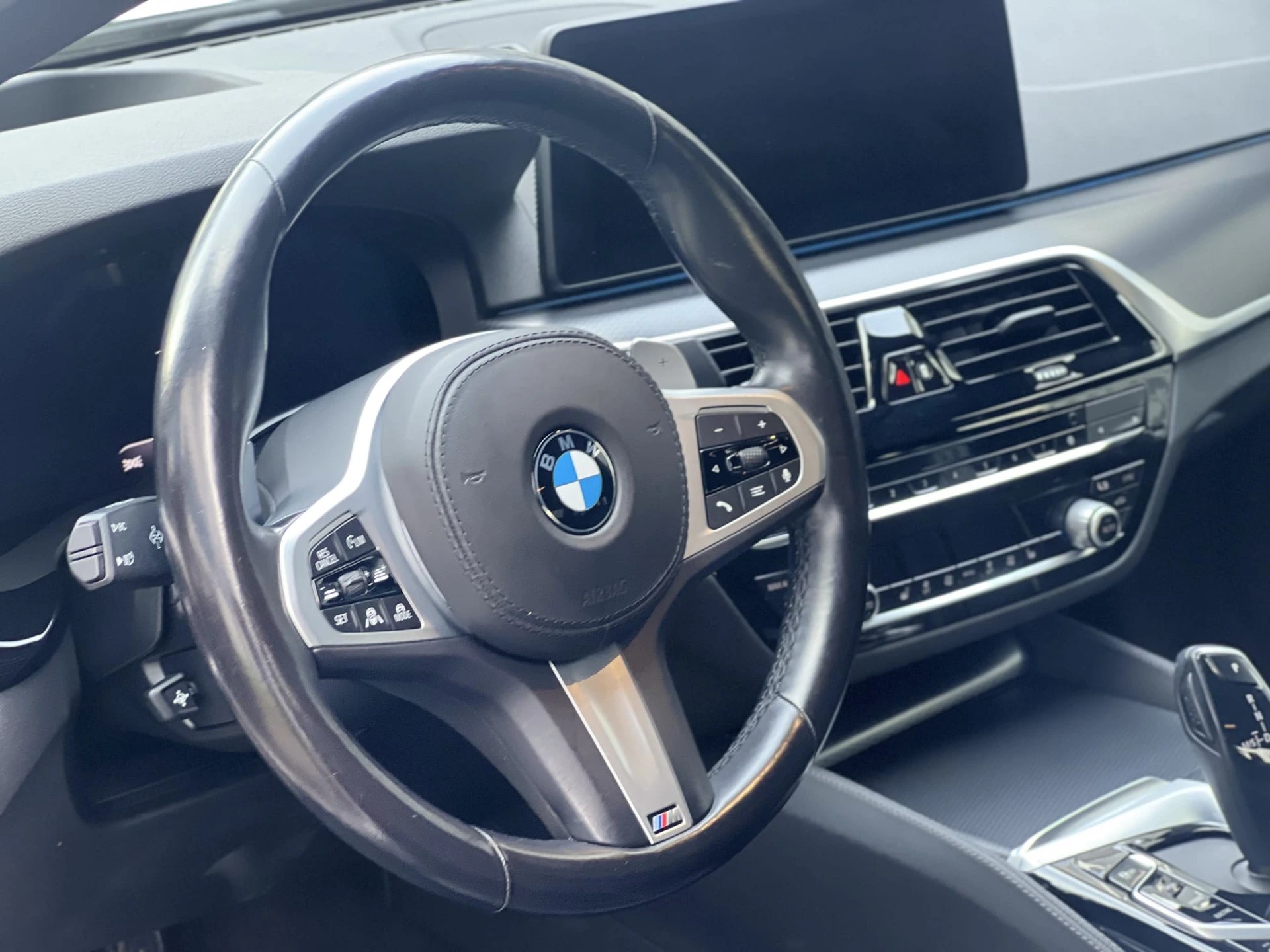 BMW 530e xDrive SAG M-SPORTCH FAHRZEUG AUS 1. HAND-image-24