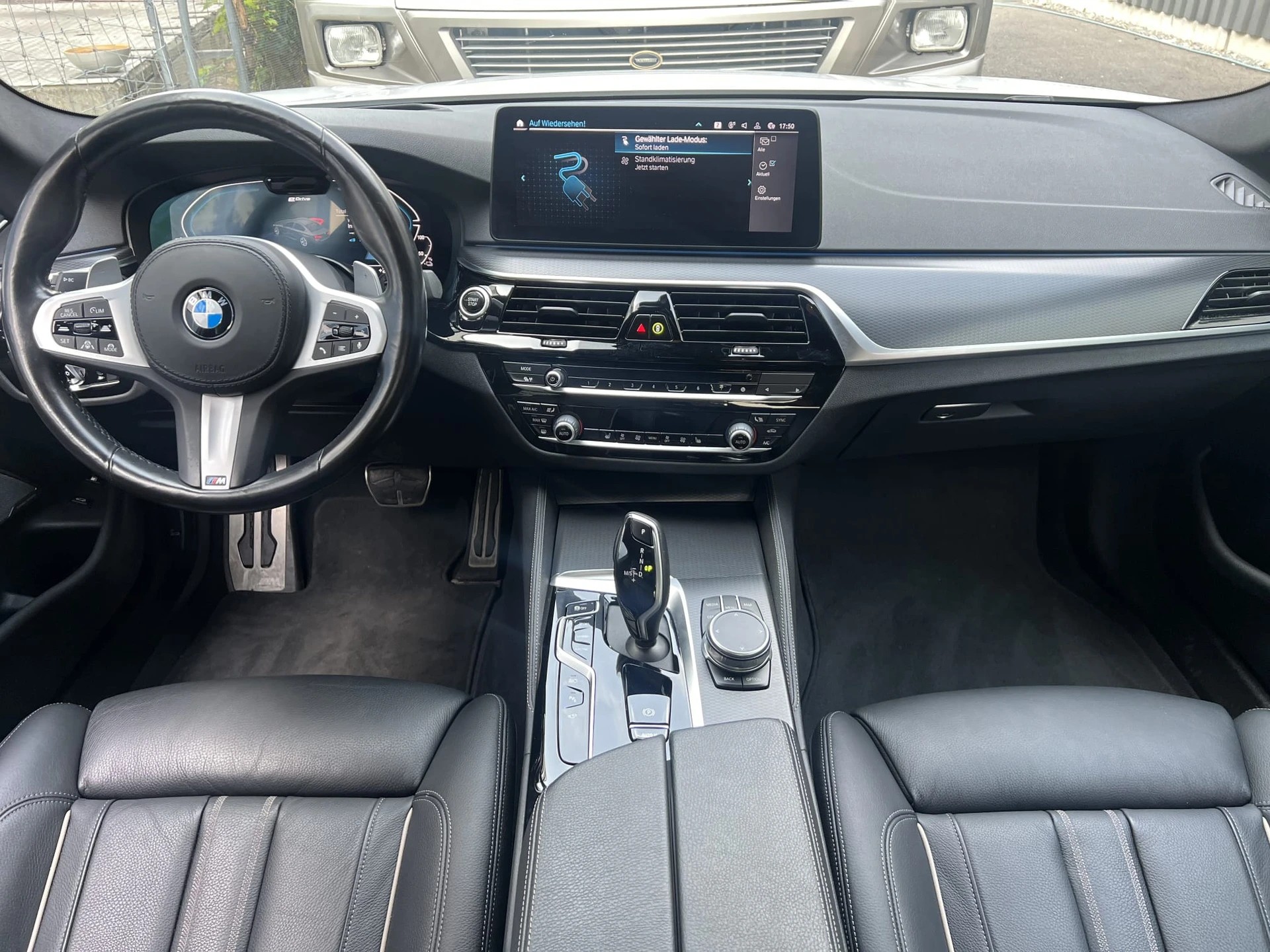 BMW 530e xDrive SAG M-SPORTCH FAHRZEUG AUS 1. HAND-image-7