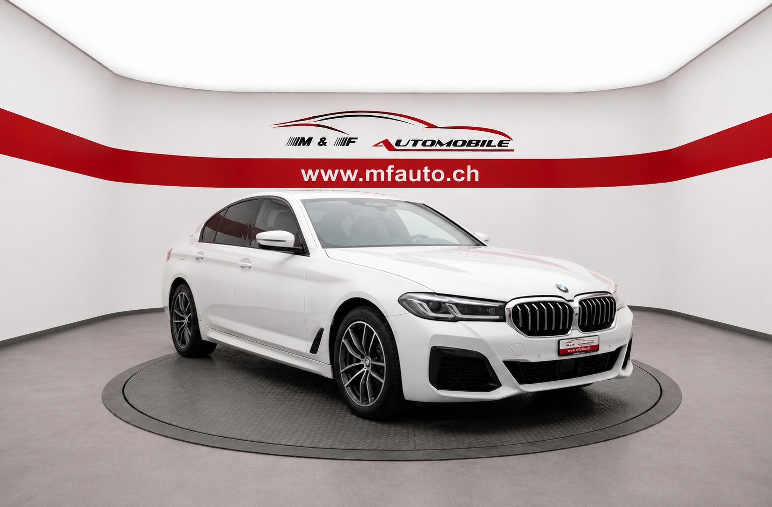 BMW 530e xDrive SAG M-SPORTCH FAHRZEUG AUS 1. HAND-showroom-element-1