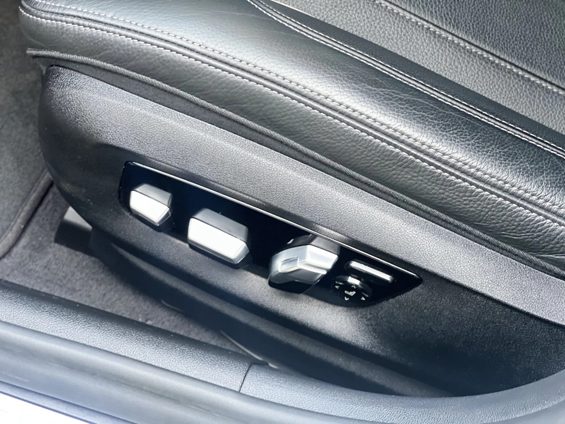 BMW 530e xDrive SAG M-SPORTCH FAHRZEUG AUS 1. HAND-image-14