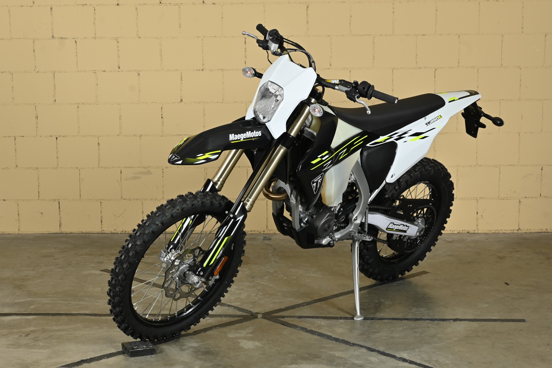 TRIUMPH TF 250 E-showroom-element-2