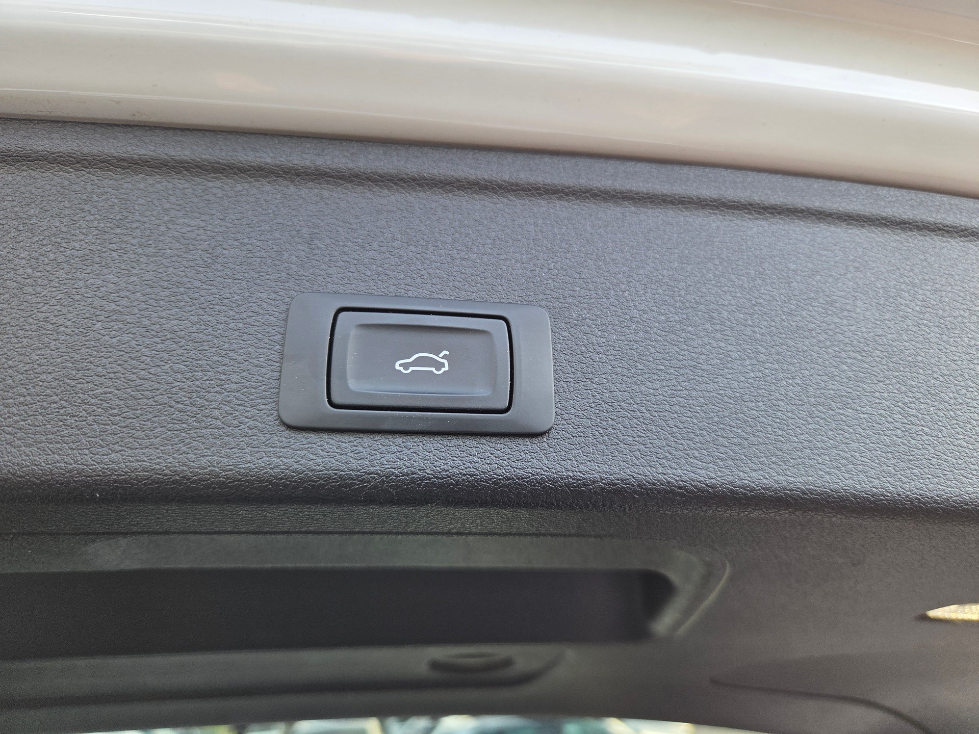 AUDI A4 Avant 40 TDI quattro S-tronic-image-17