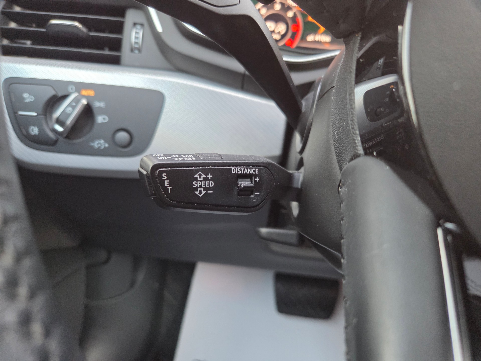 AUDI A4 Avant 40 TDI quattro S-tronic-image-22