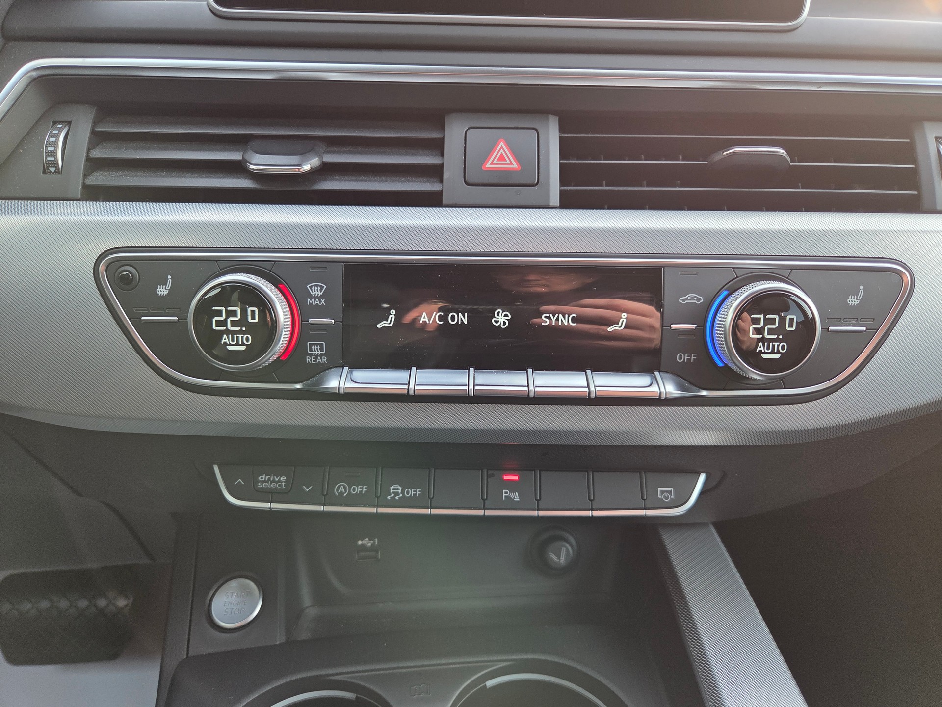 AUDI A4 Avant 40 TDI quattro S-tronic-image-24