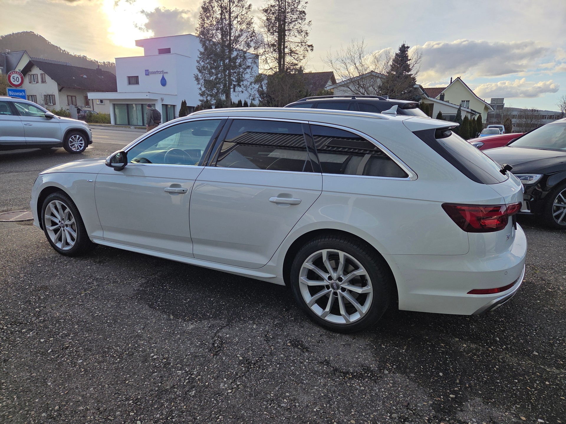AUDI A4 Avant 40 TDI quattro S-tronic-image-5